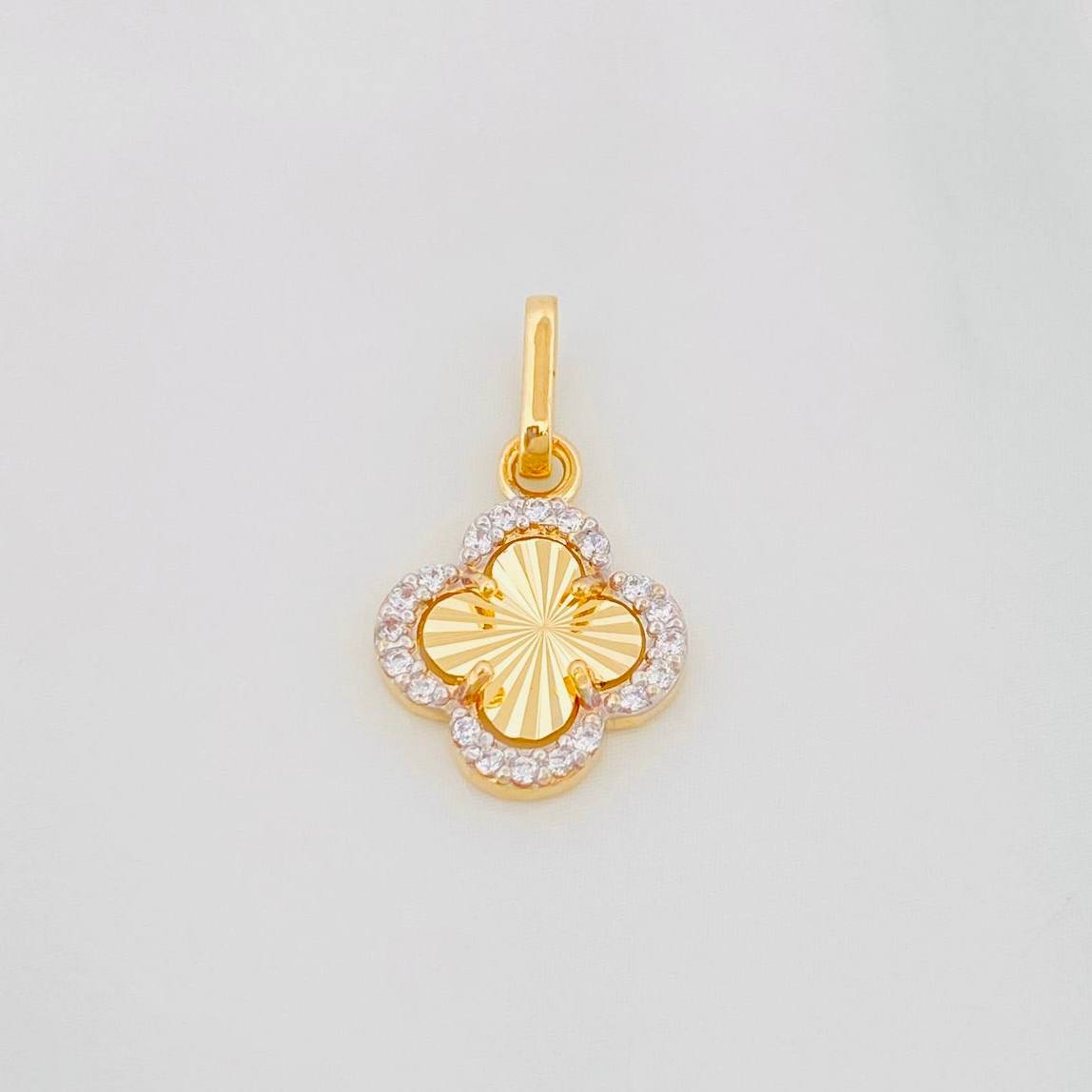 Dije Trebol 1g / 3/4 in Dos Oros Amarillo Blanco 18K