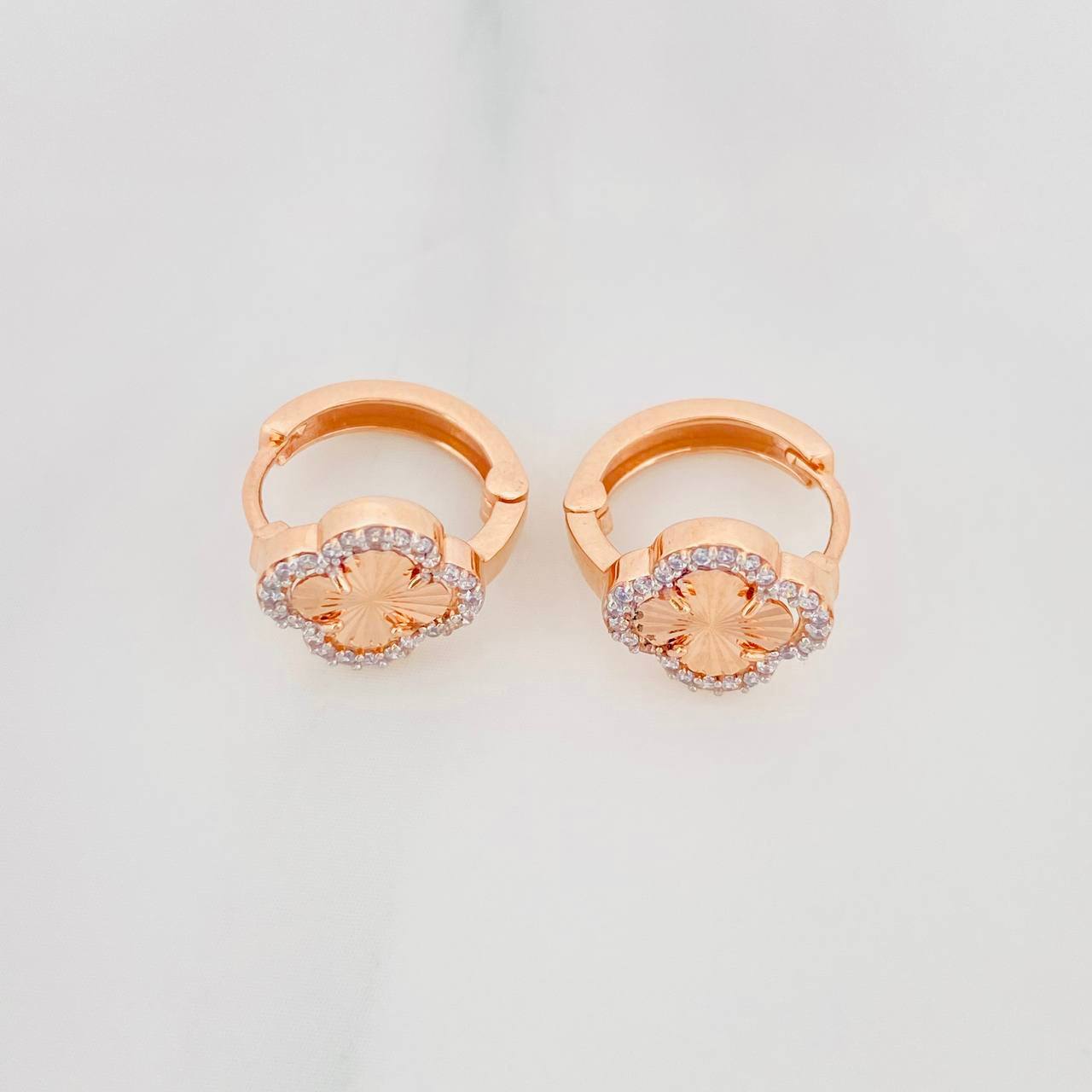 Hoop Earrings Clover 2.6g / 1/2 in Two-Tone White Rose Gold 18K