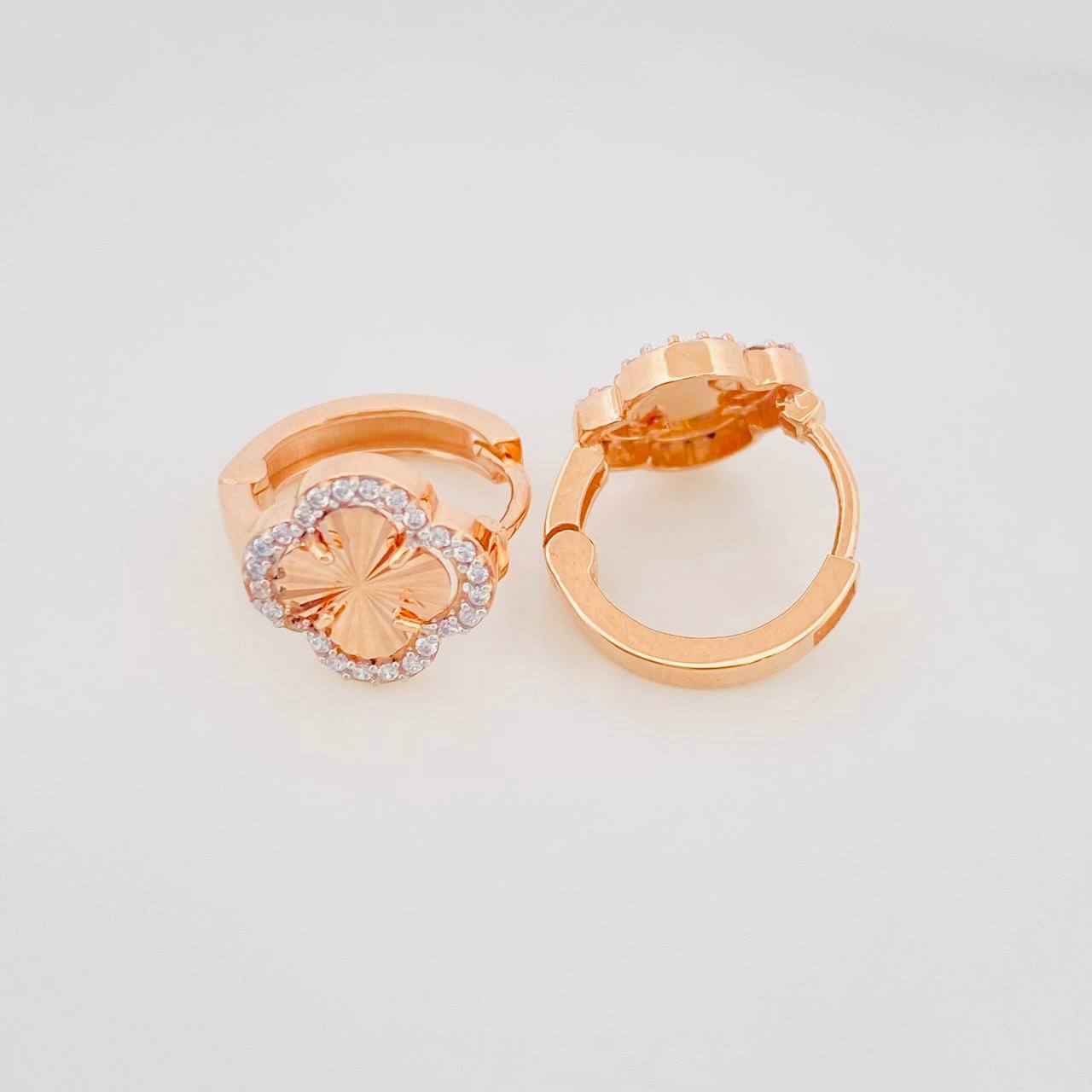 Hoop Earrings Clover 2.6g / 1/2 in Two-Tone White Rose Gold 18K