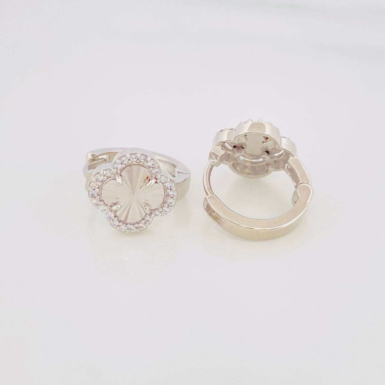 Hoop Earrings Clover 2.8g / 1/2 in White Gold 18K