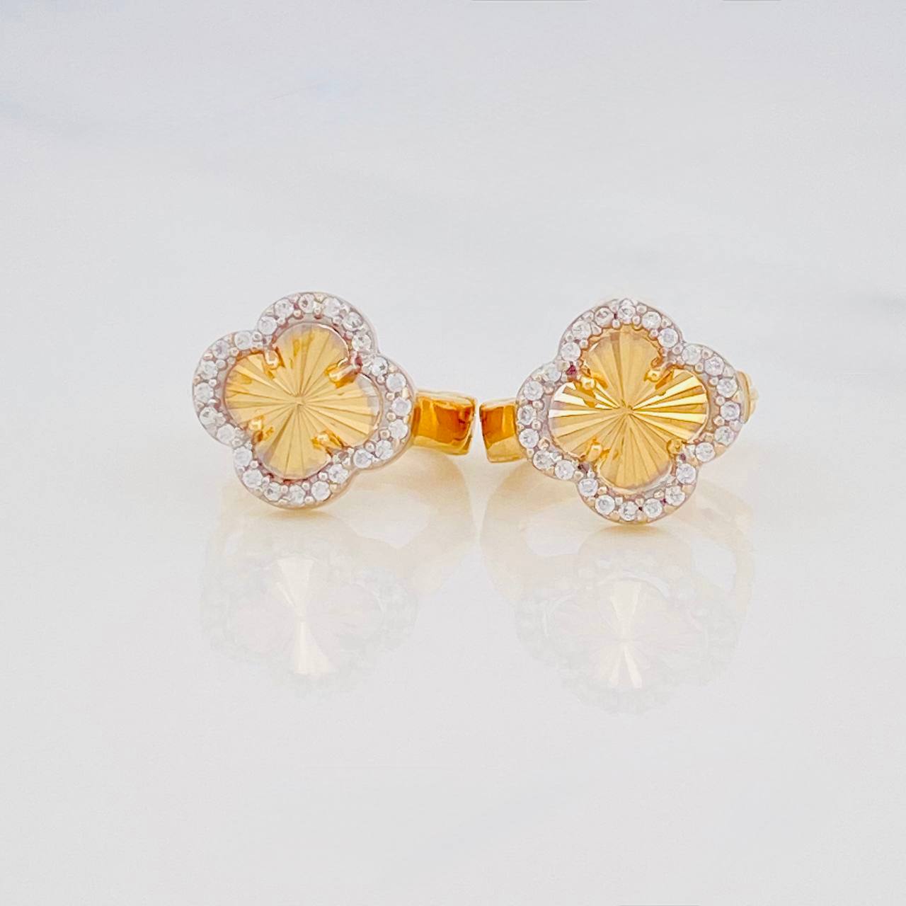 Hoop Earrings Clover 2.75g / 1/2 in Two-Tone Yellow White Gold 18K