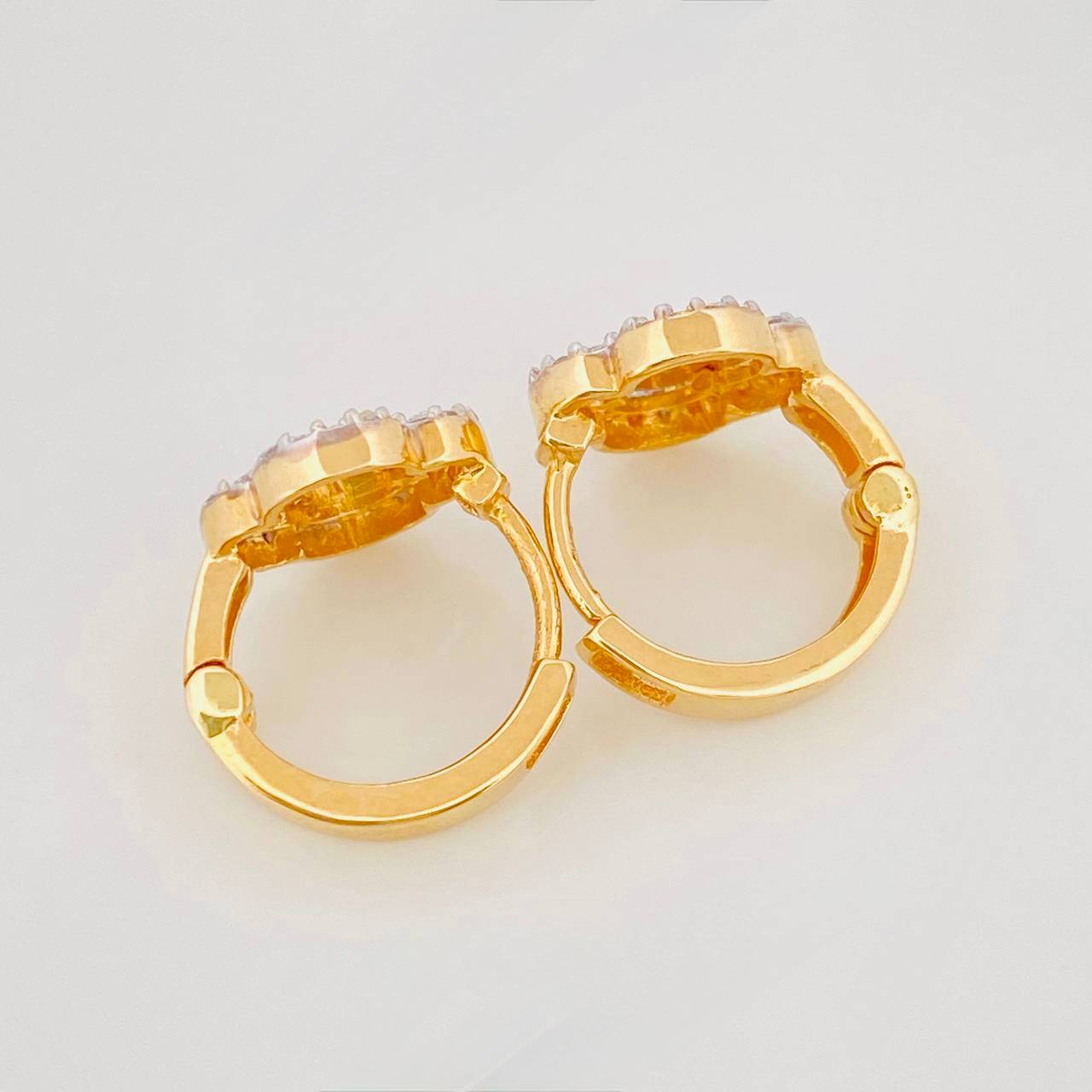 Hoop Earrings Clover 2.75g / 1/2 in Two-Tone Yellow White Gold 18K
