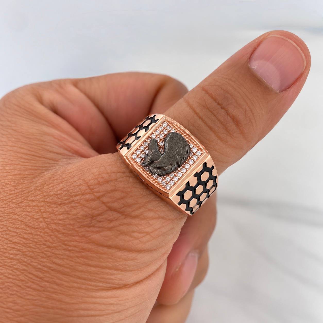 Horse Signet Ring 9.65g / T11 Two Golds Black Rose 18K