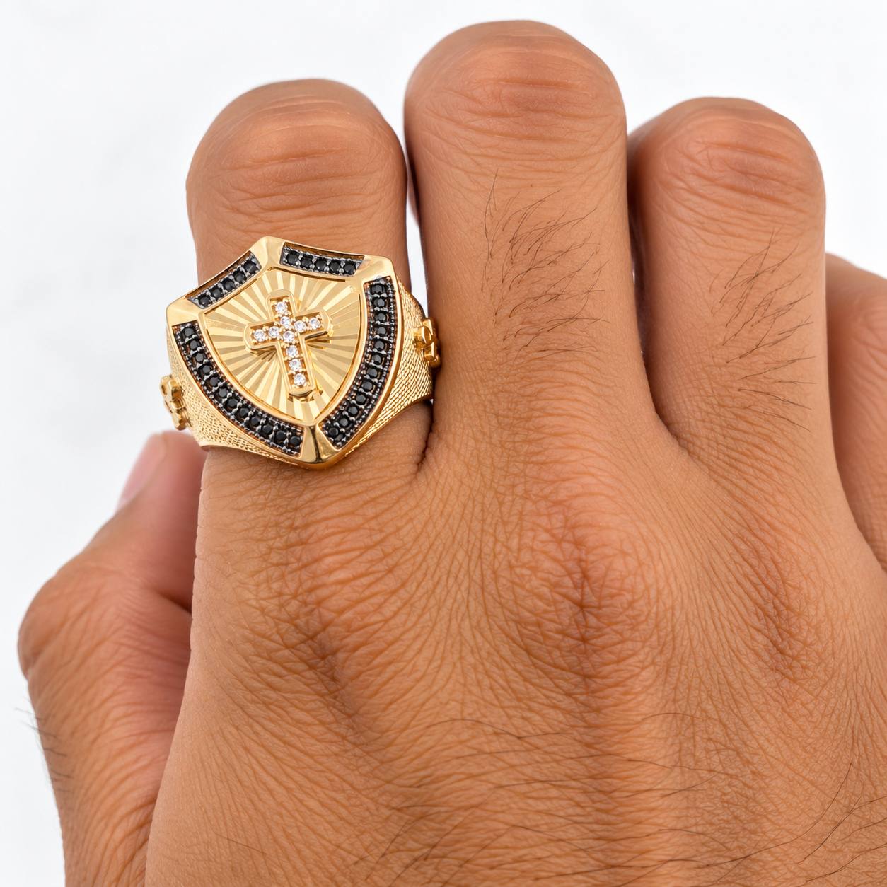 Anillo Escudo Cruz 9.5g / T9 1/4 Dos Oros Negro Amarillo 18K