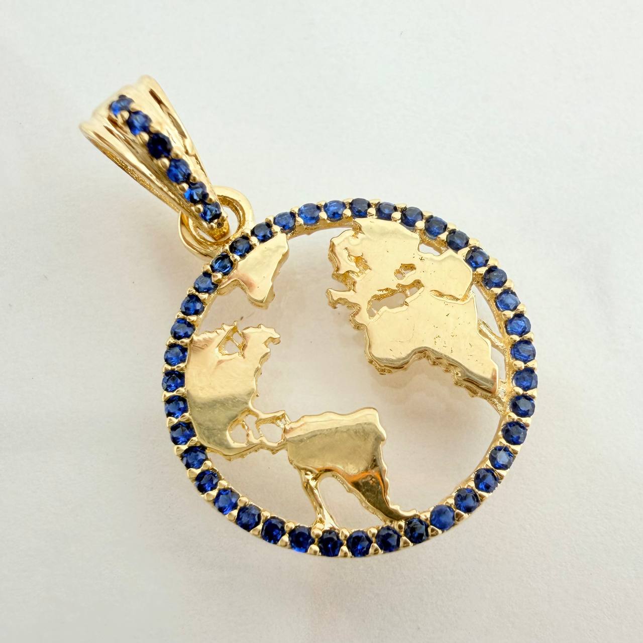 Dije Silueta Tierra 2gr / 1 in / Oro Amarillo 18K &