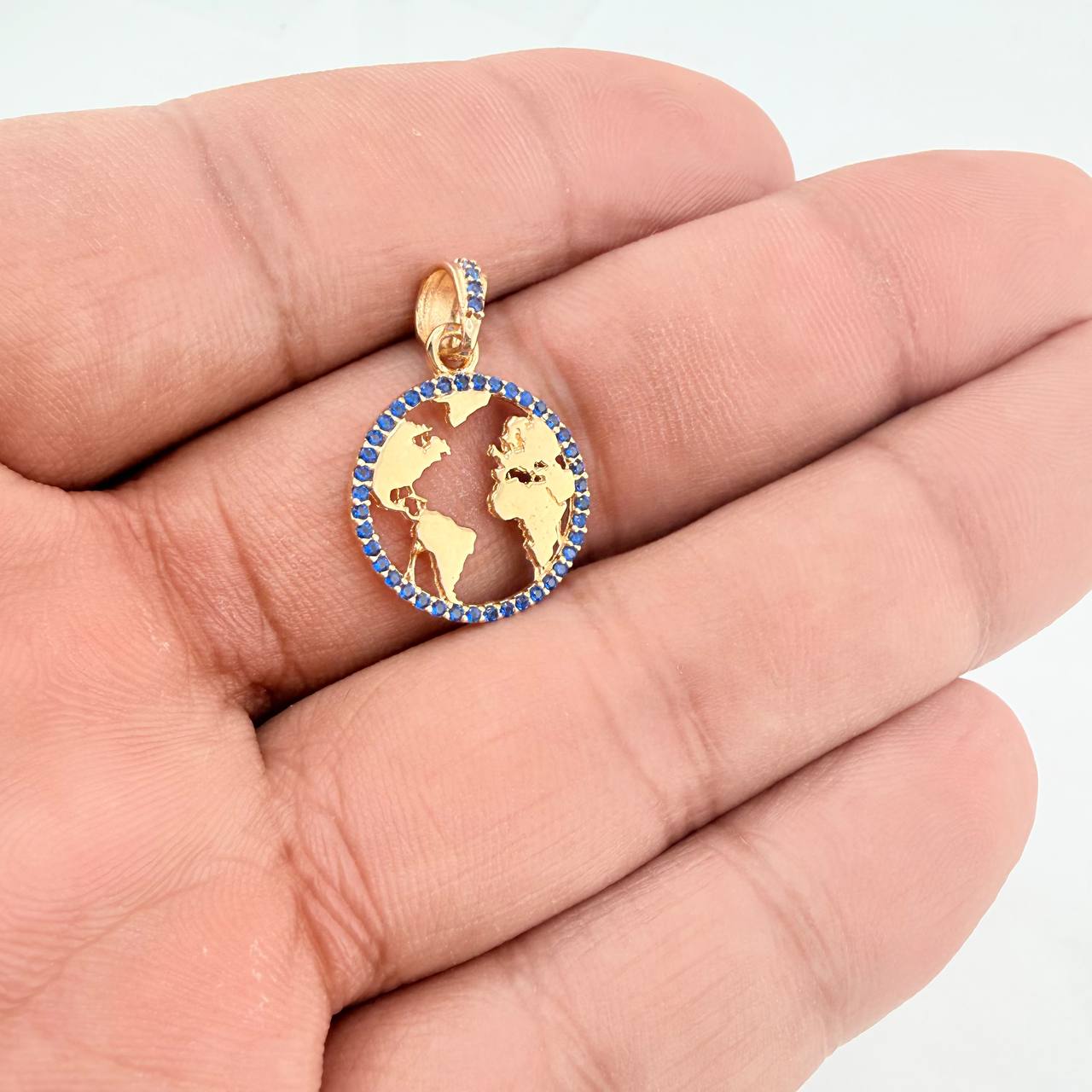 Dije Silueta Tierra 2gr / 1 in / Oro Amarillo 18K &