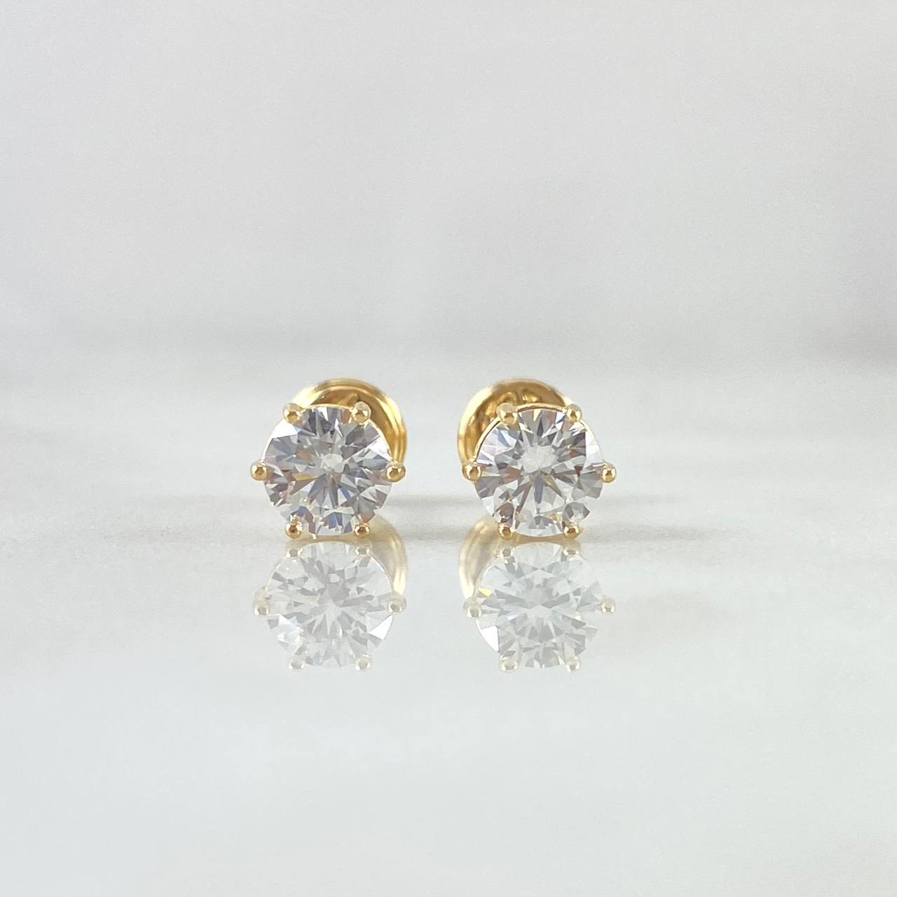 Topos Piedra Seis Garras 1.1gr / 5.4mm Circon Blanco Oro Amarillo 18K (Joya)