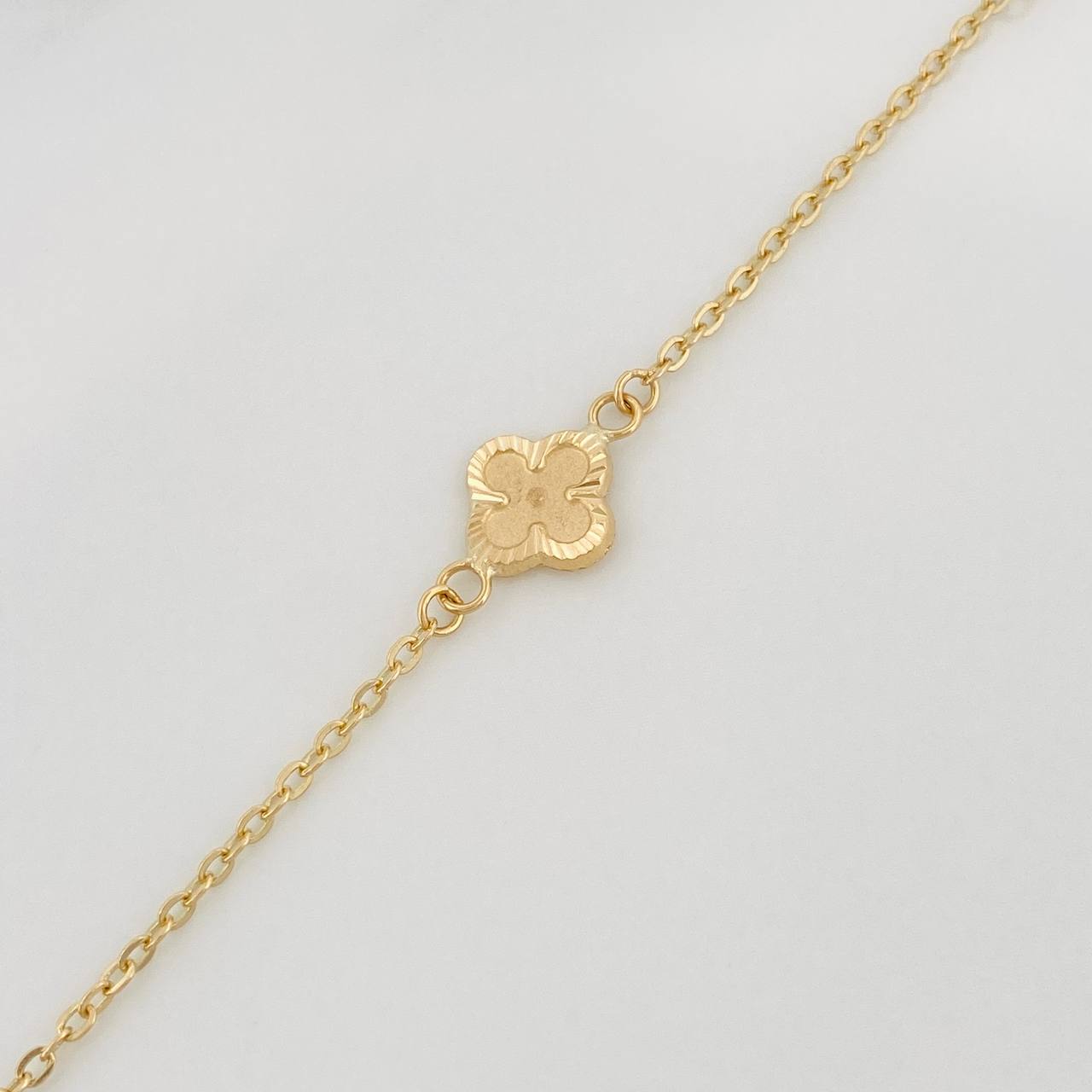 Pulso Trebol Aro Seguido 2.3gr / 7 1/2 in / 1.45mm Oro Amarillo 18K &