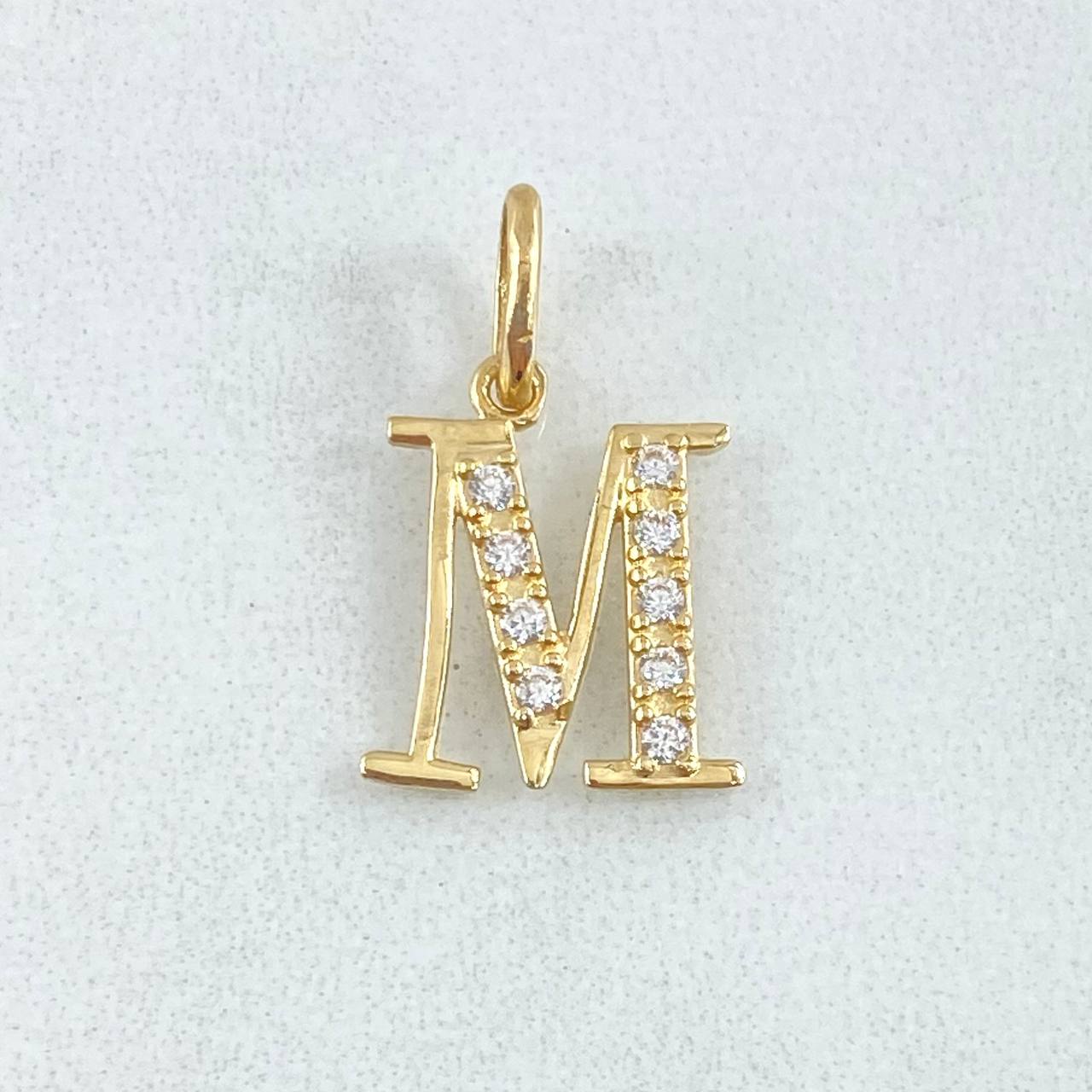 Dije Letra M Silueta 1.1gr / 1.8cm / Oro 18K ©