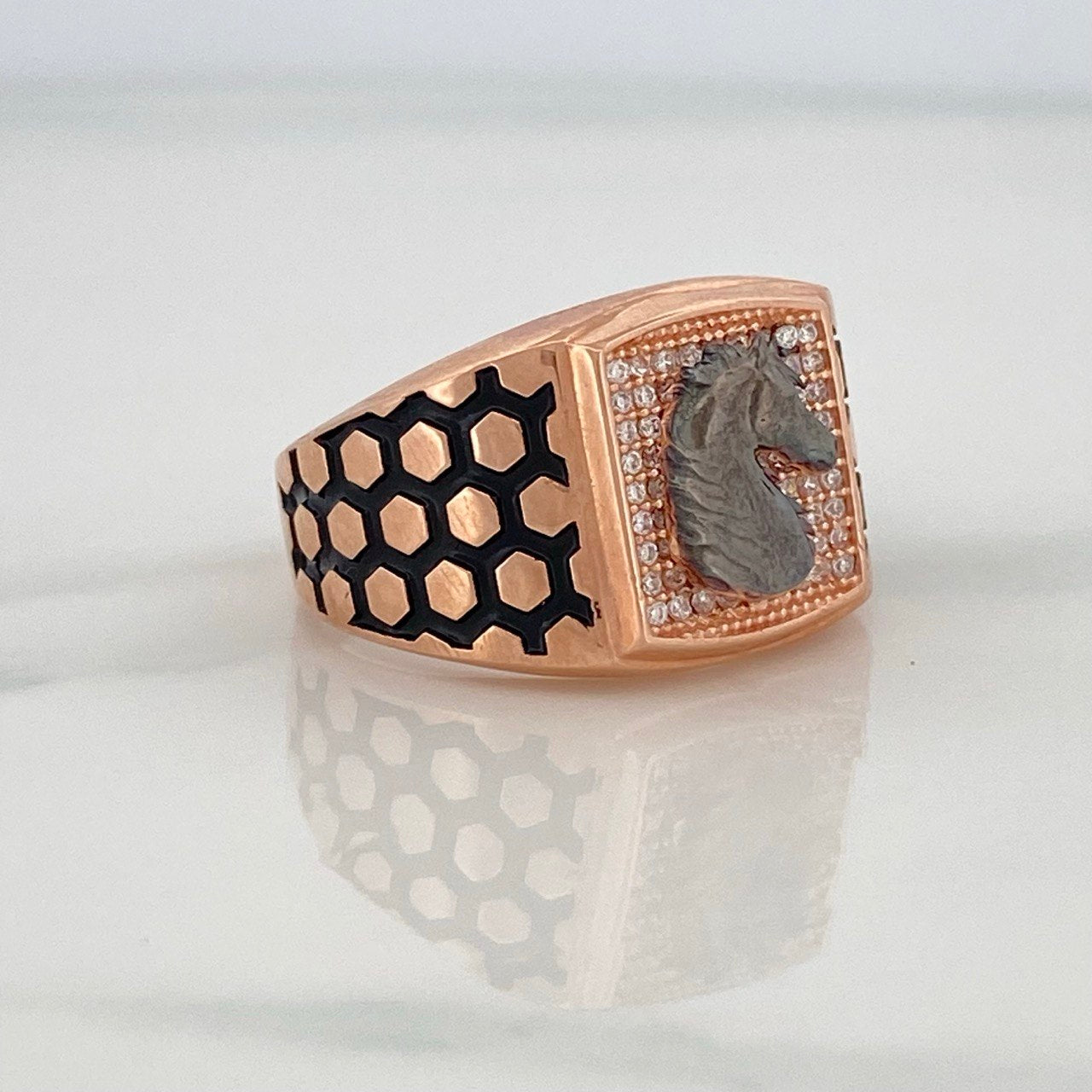 Horse Signet Ring 9.65g / T11 Two Golds Black Rose 18K