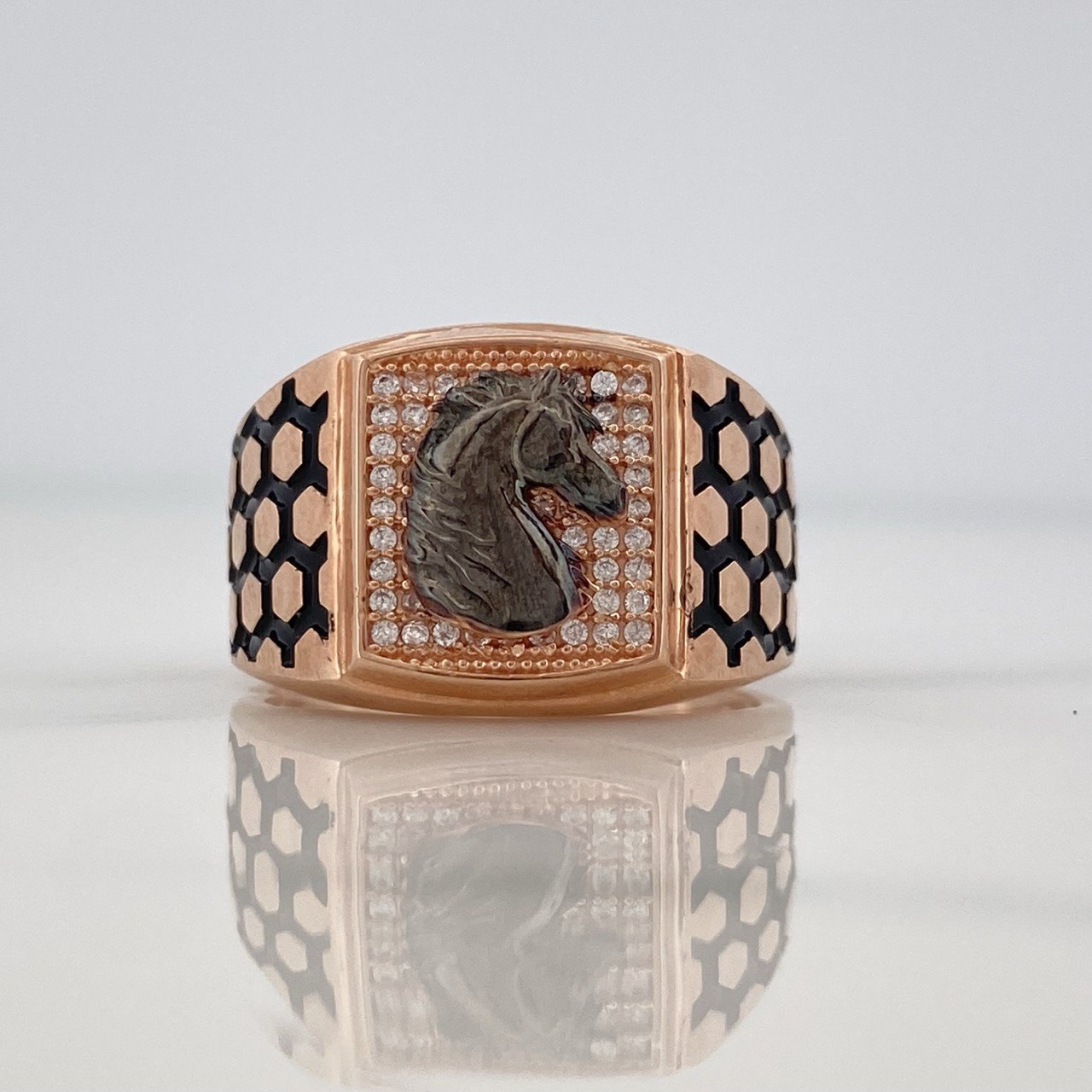 Horse Signet Ring 9.65g / T11 Two Golds Black Rose 18K