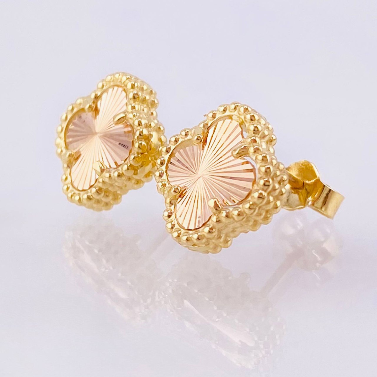 Clover Diamond Cut Stud Earrings 2.6gr / 9mm Two-Tone Yellow Rose Nac.Esp. 18K Gold ©