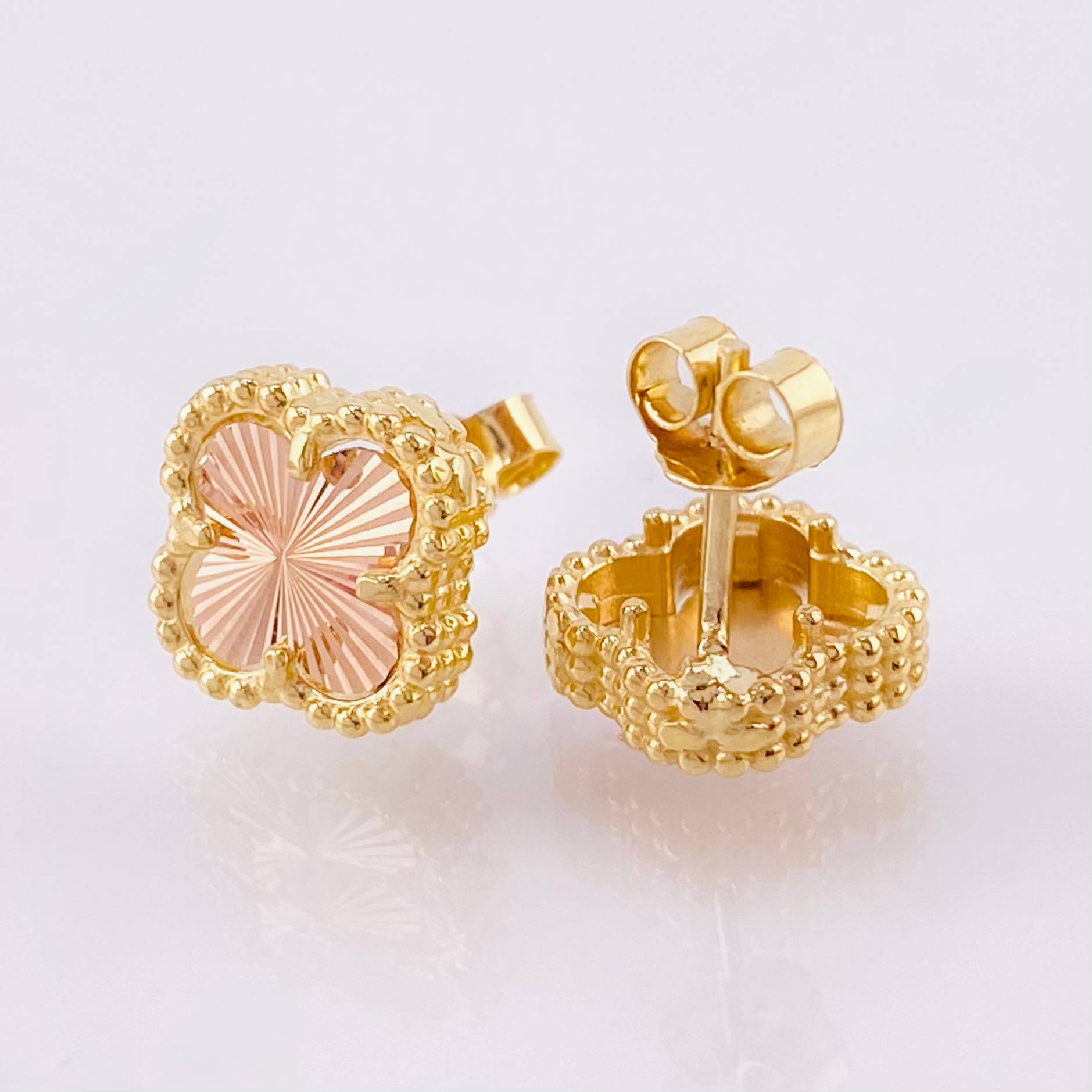 Clover Diamond Cut Stud Earrings 2.65gr / 9mm Two-Tone Yellow Rose Nac.Esp. 18K Gold ©