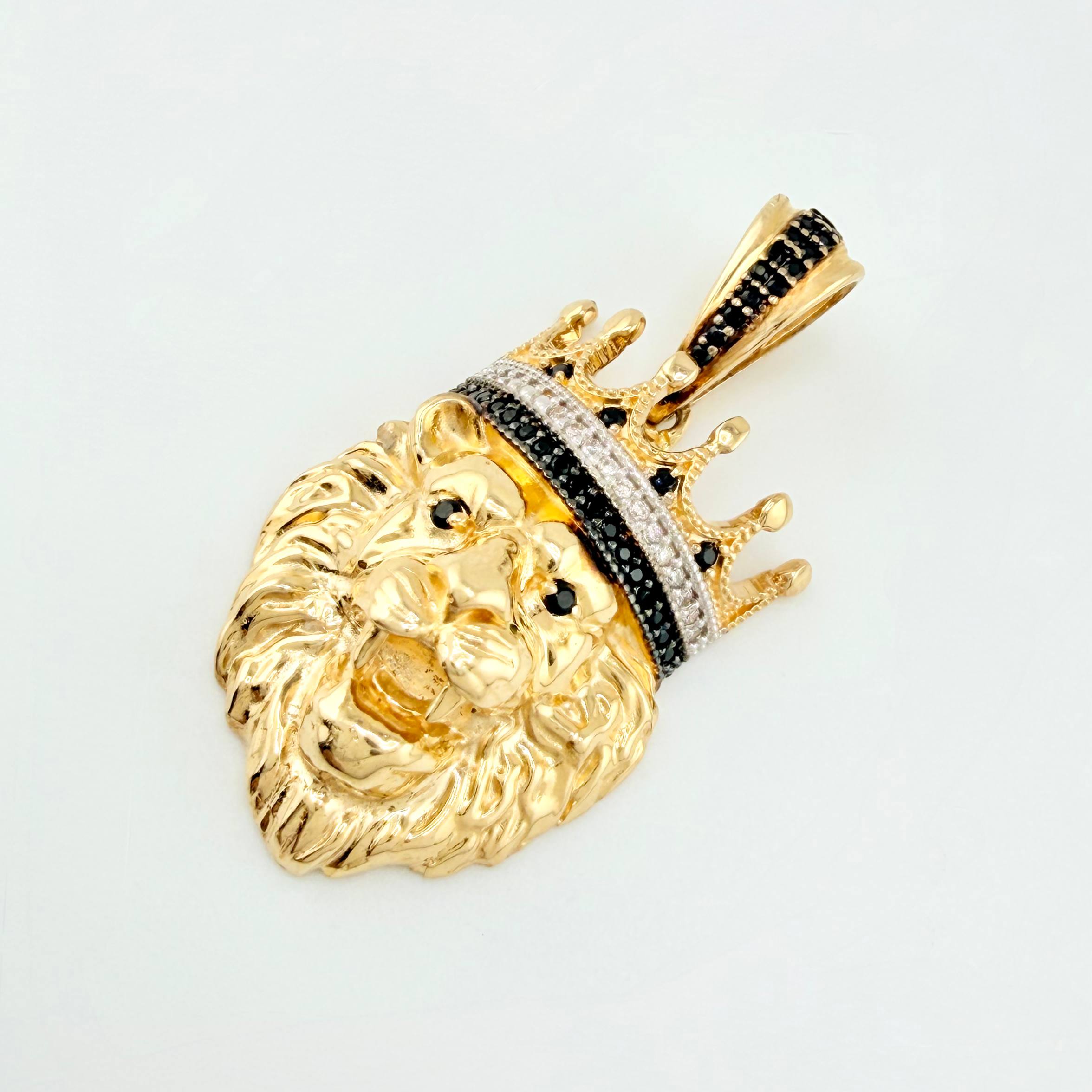 Dije Leon Corona 10.55gr / 1 1/2 in / Oro Amarillo 18K