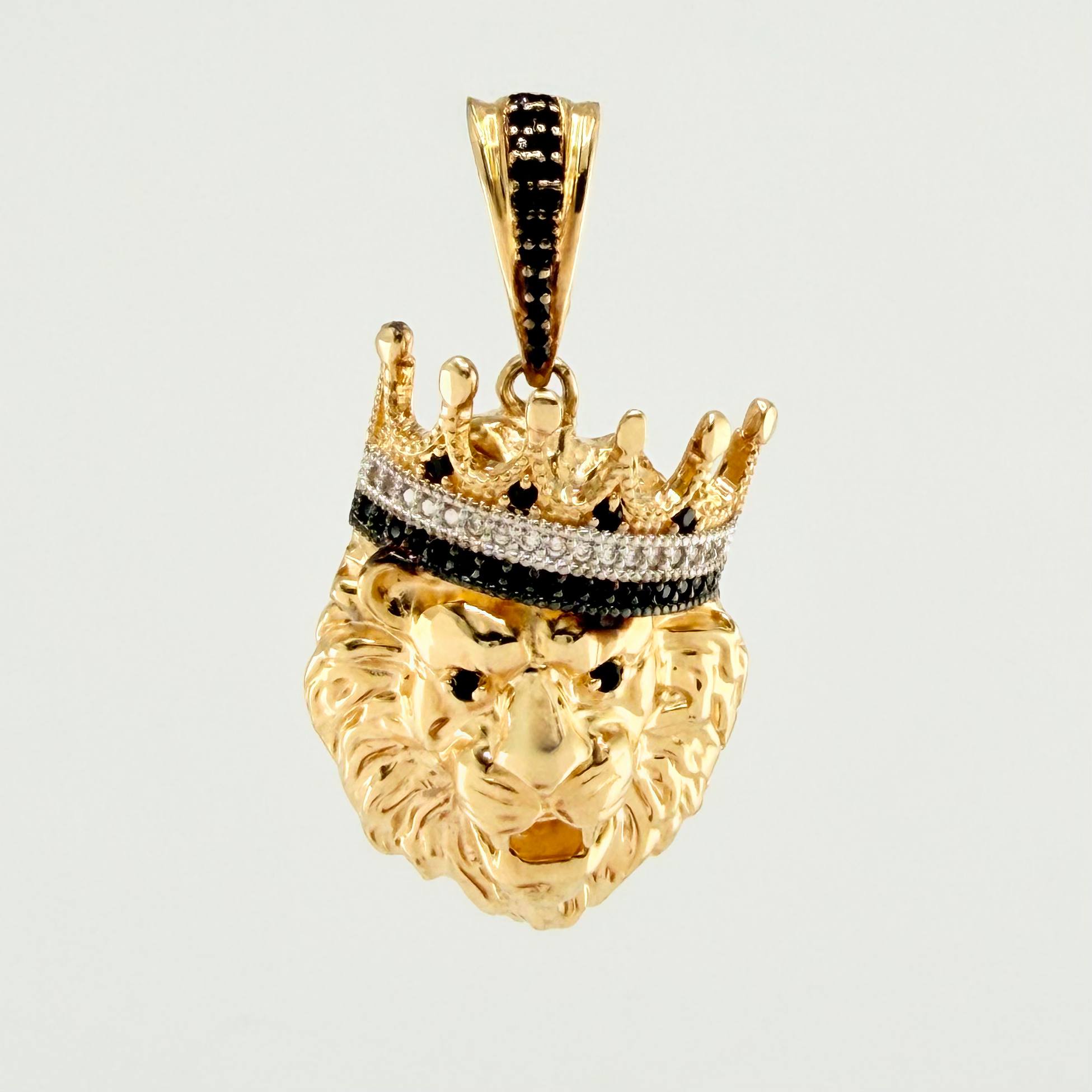 Dije Leon Corona 10.55gr / 1 1/2 in / Oro Amarillo 18K