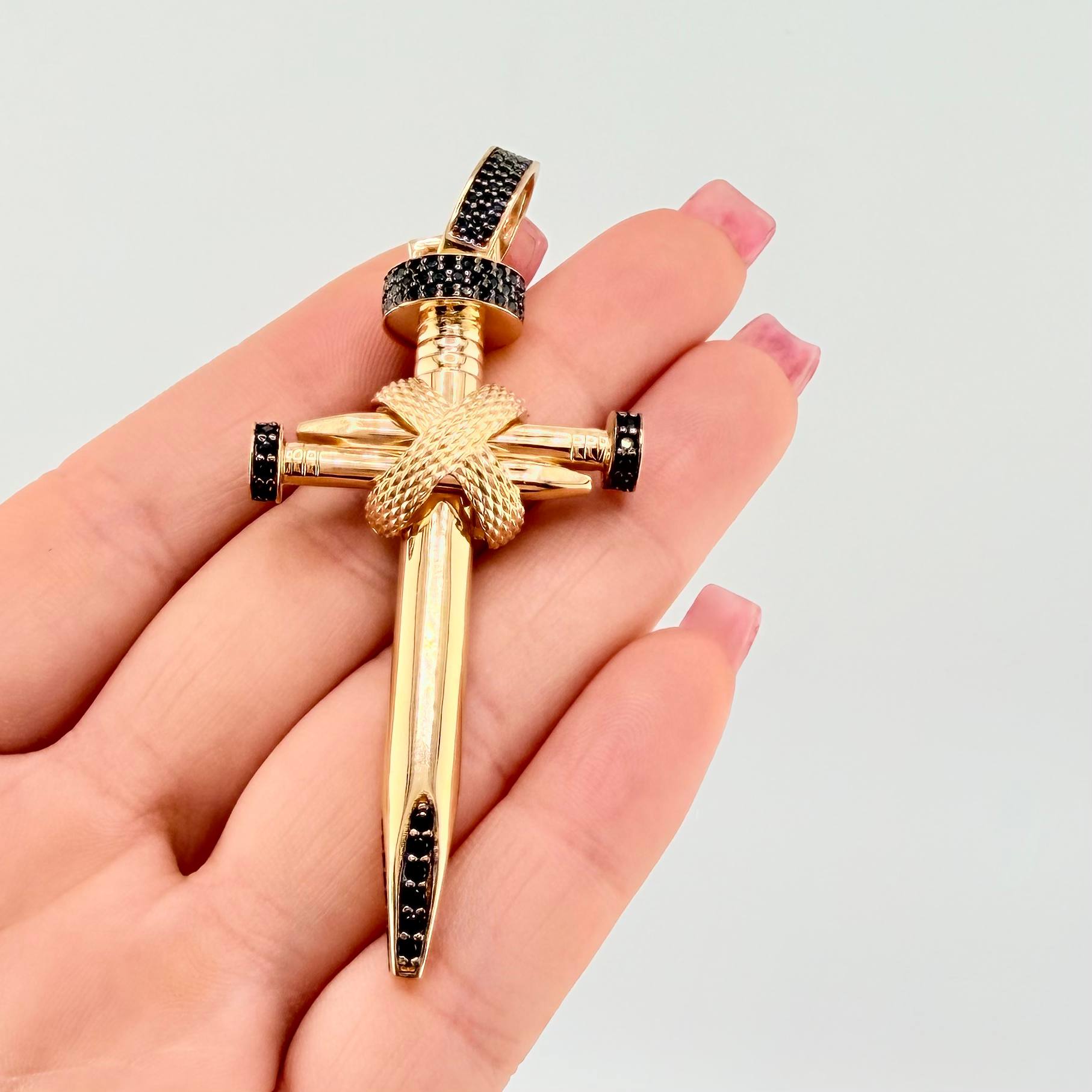 Dije Cruz Clavo 16.3gr / 3 in / Oro Amarillo 18K