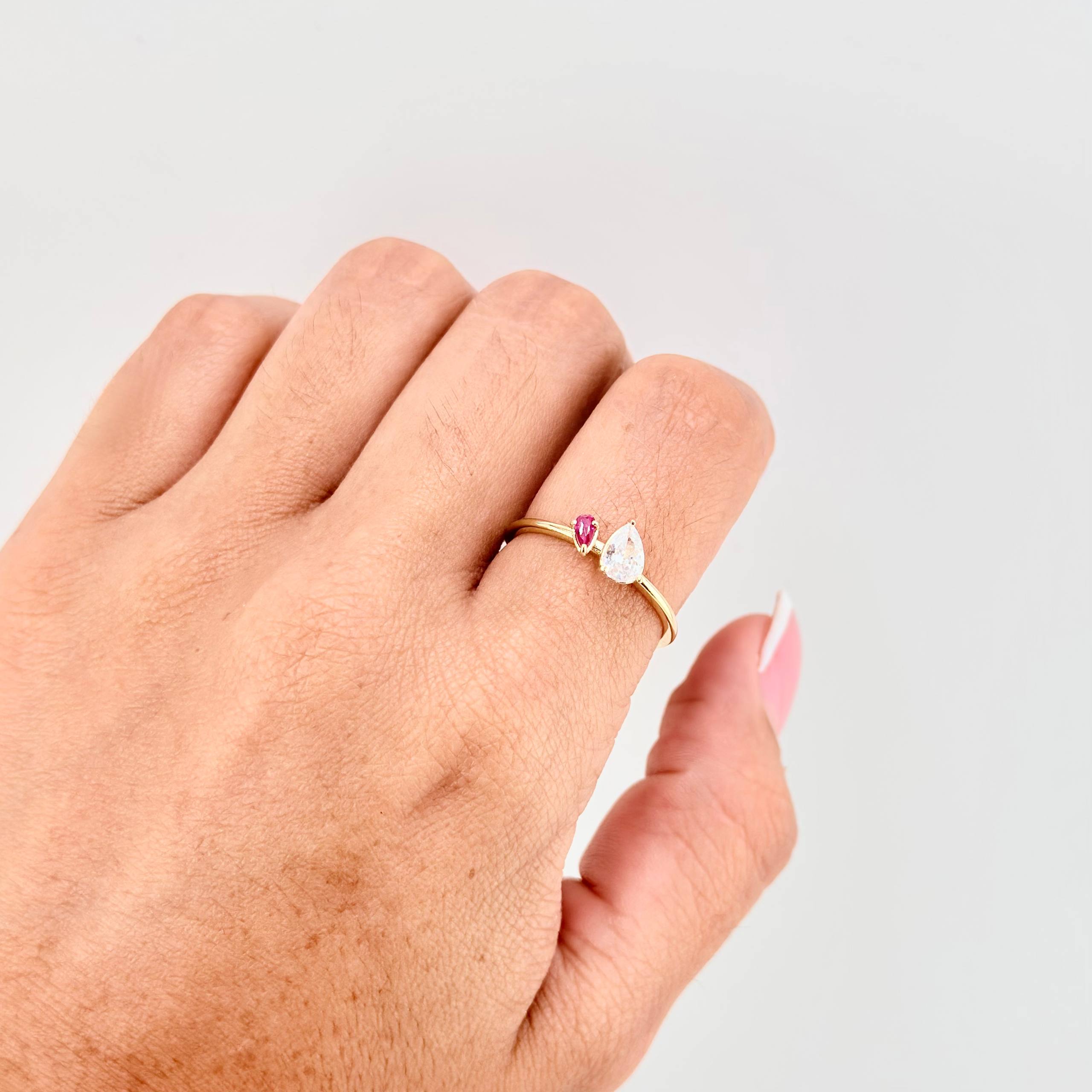 Anillo Gota 1.75gr / T8 1/4 / Oro Amarillo 18K ©