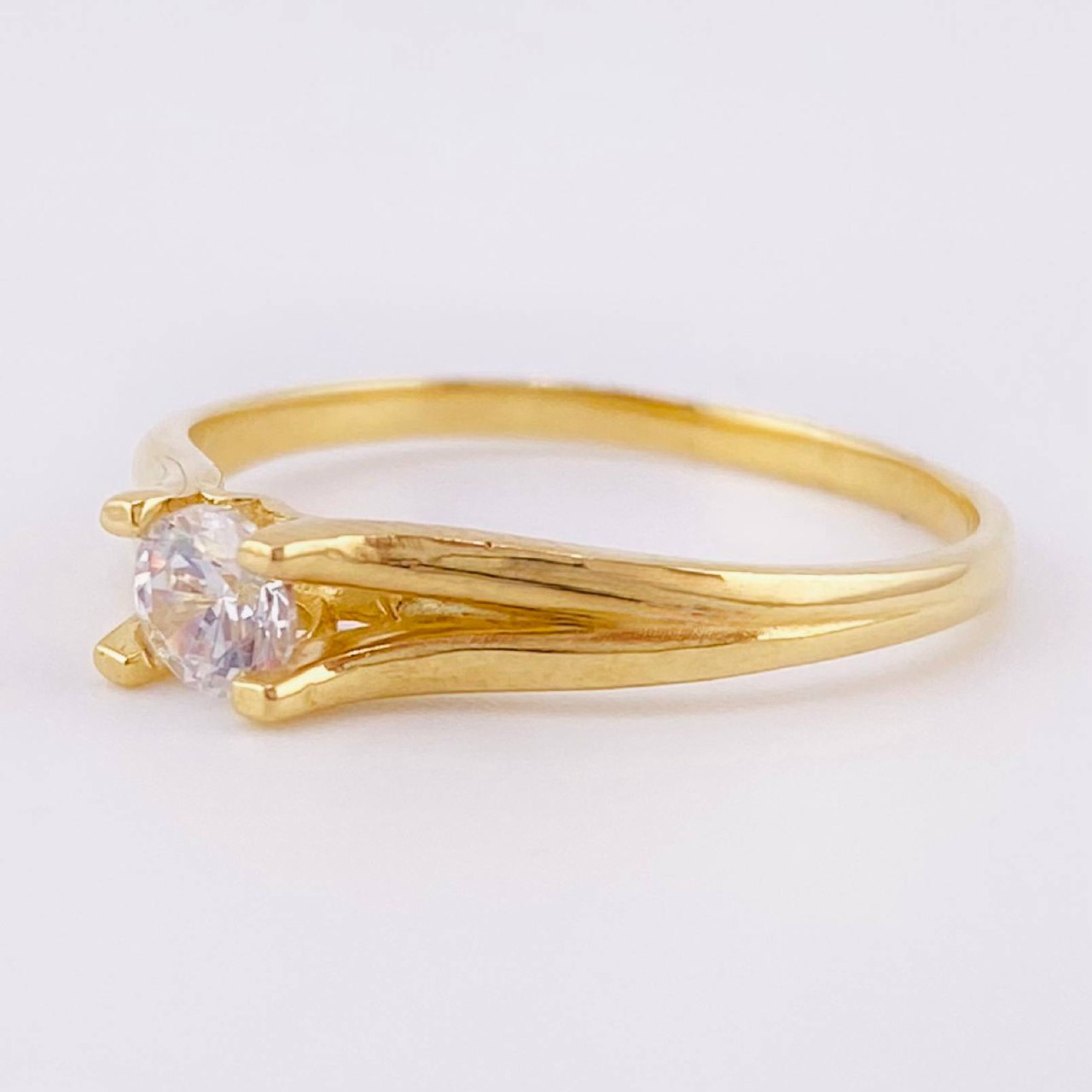 Anillo Solitario 2.05gr / T5 3/4 / Oro Amarillo 18K ©