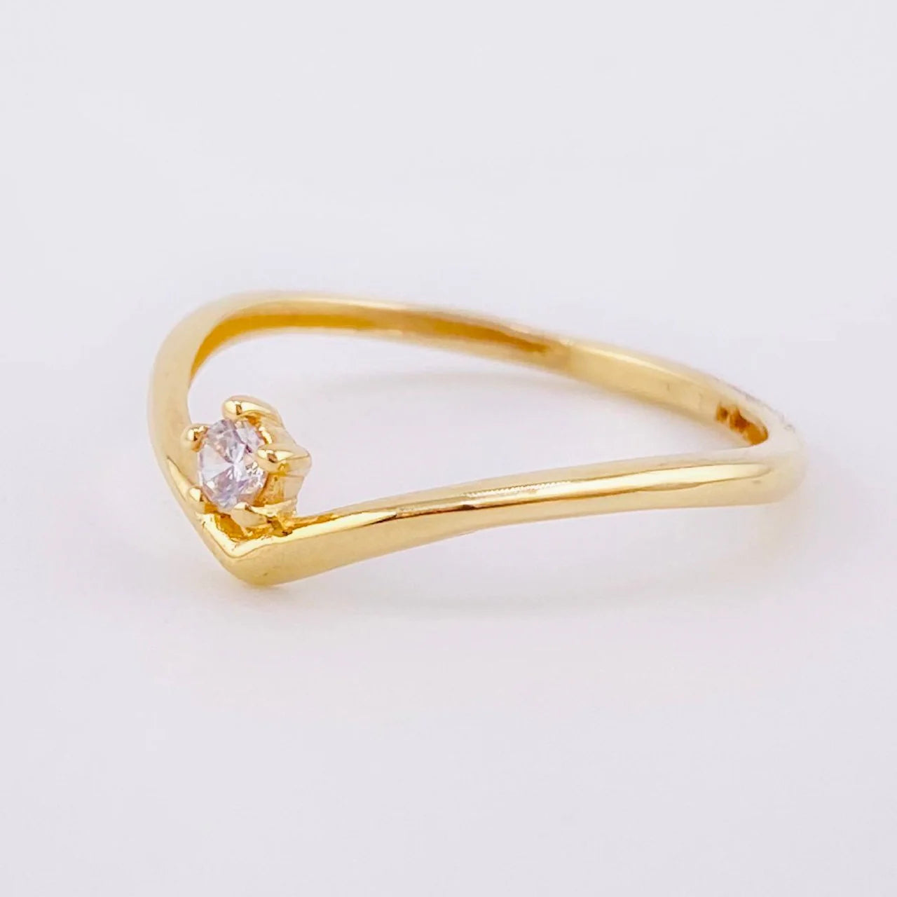 Anillo Solitario V 1.05 g / T7 1/2 Oro Amarillo 18K