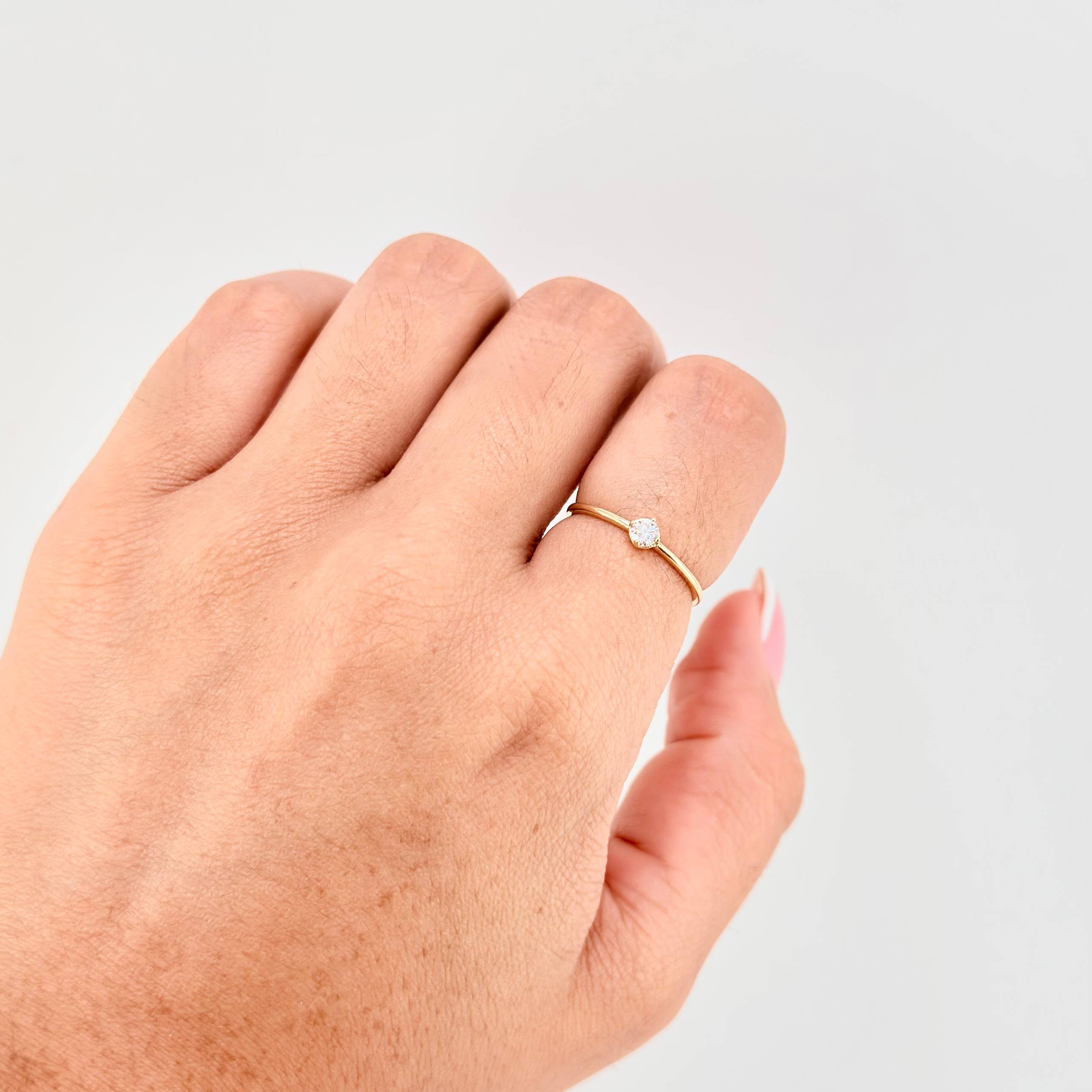 Anillo Solitario 0.95gr / T5 3/4 / Oro Amarillo 18K ©