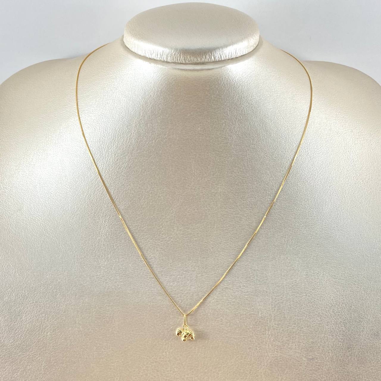 Set Cadena y Dije Veneciana + Tortuga 1.25gr / 17 3/4 in / Oro Amarillo 18K ©