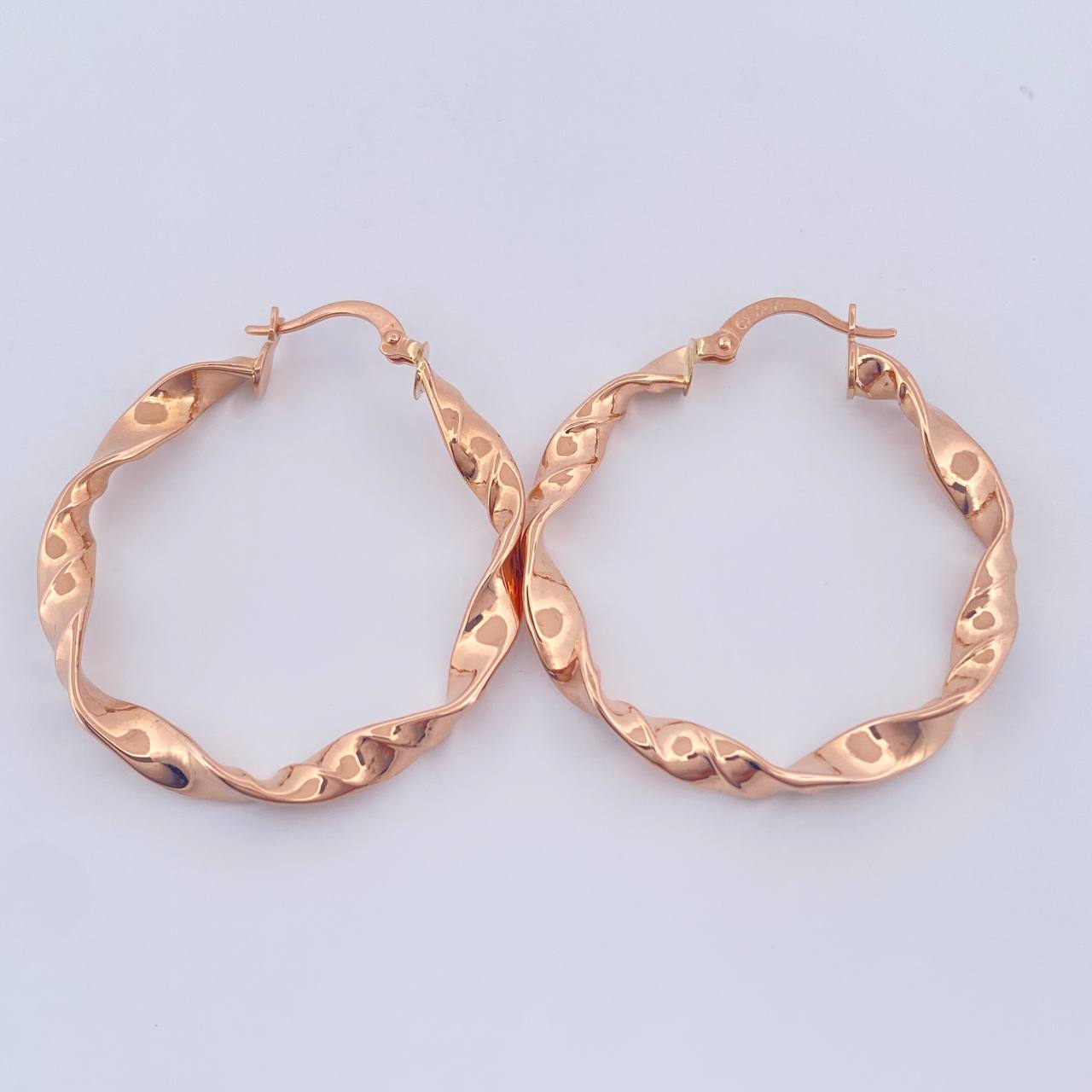 Candongas Tata 2.95gr / 1 1/2 in / Oro Rosa 18K $