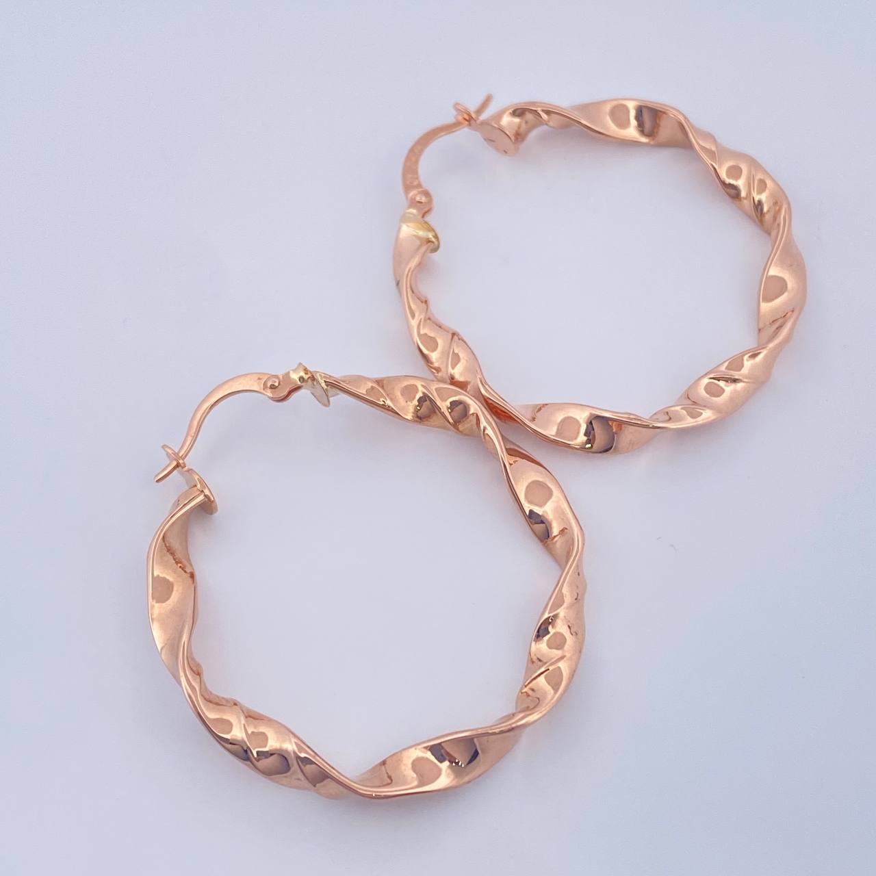 Candongas Tata 2.95gr / 1 1/2 in / Oro Rosa 18K $