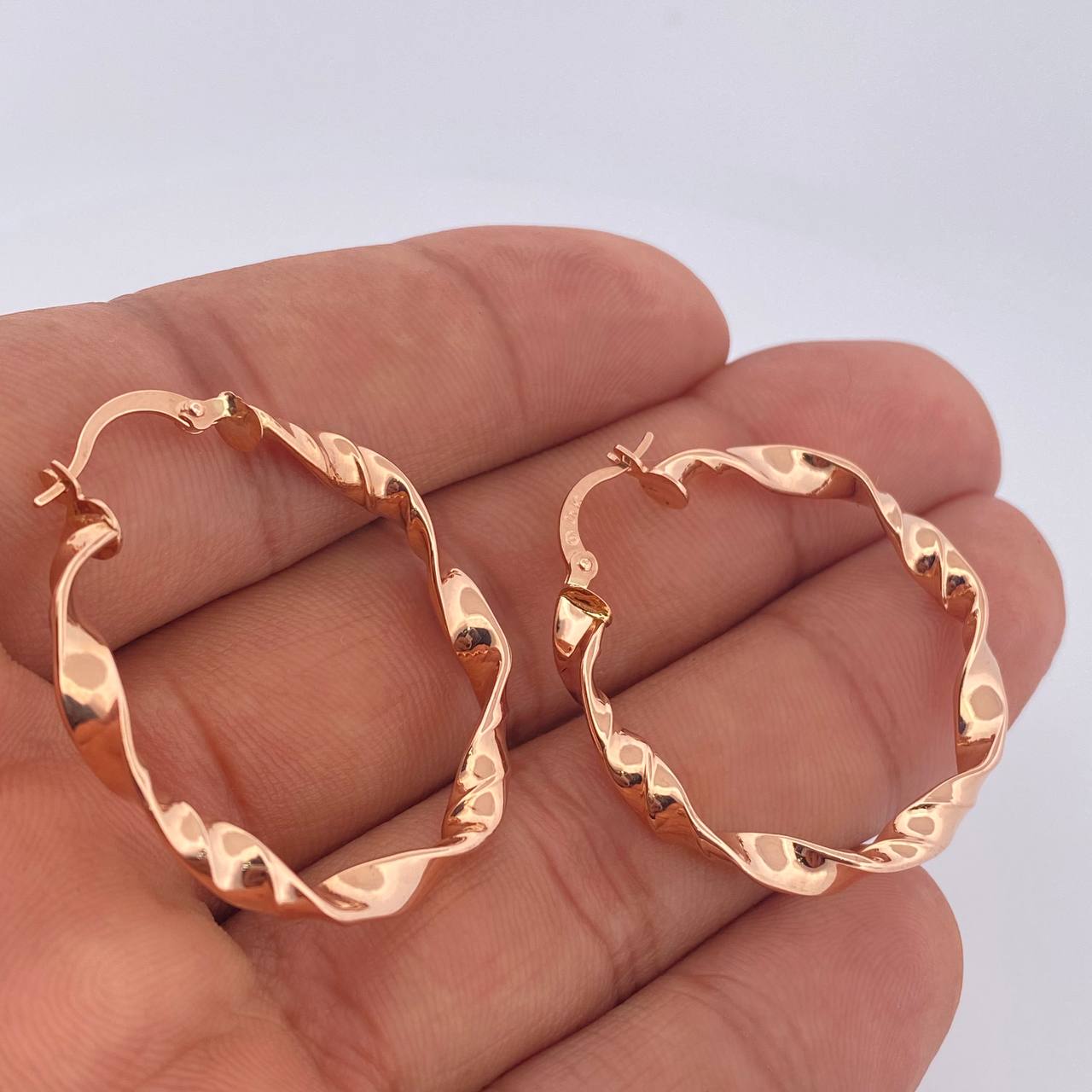 Candongas Tata 2.95gr / 1 1/2 in / Oro Rosa 18K $