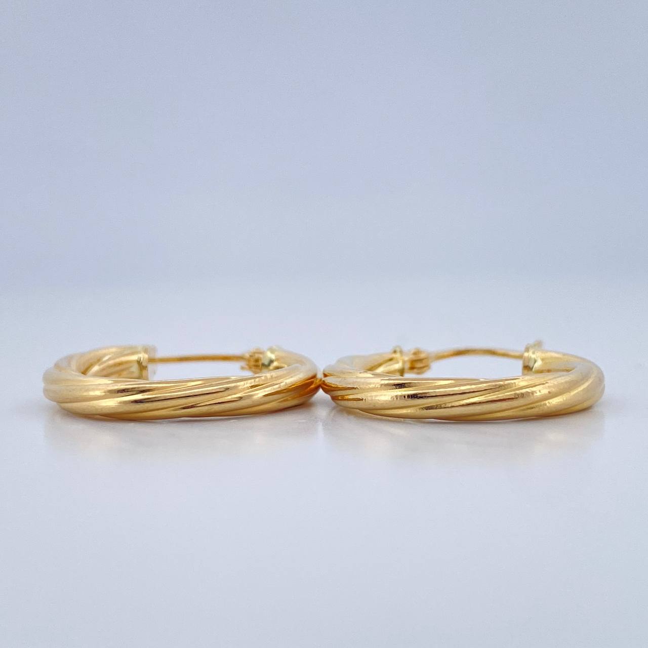 Candongas Kris 2.1gr / 3/4 in / Oro Amarillo 18K $