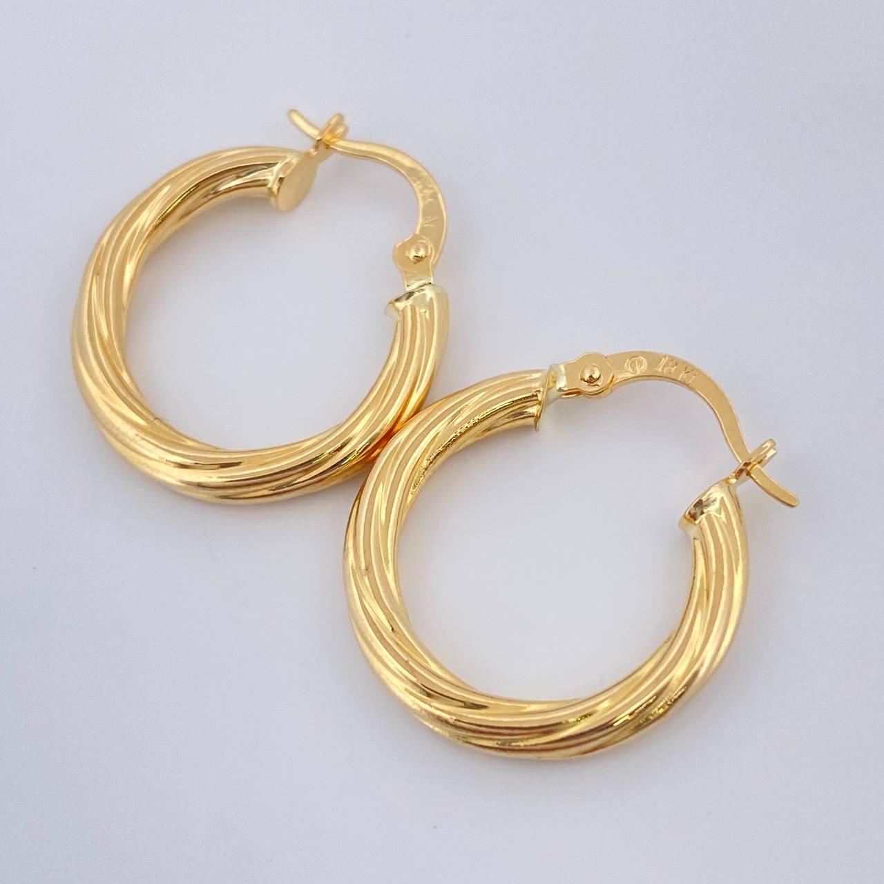 Candongas Kris 2.1gr / 3/4 in / Oro Amarillo 18K $