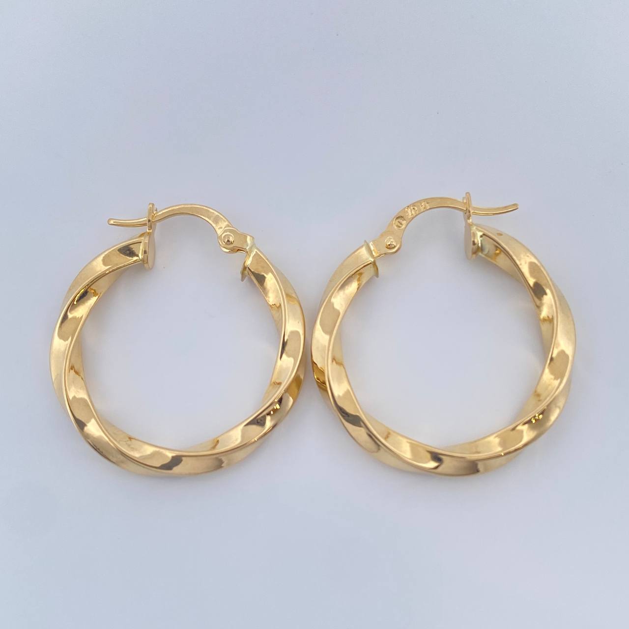 Candongas Kari 2.2gr / 1 in / Oro Amarillo 18K $