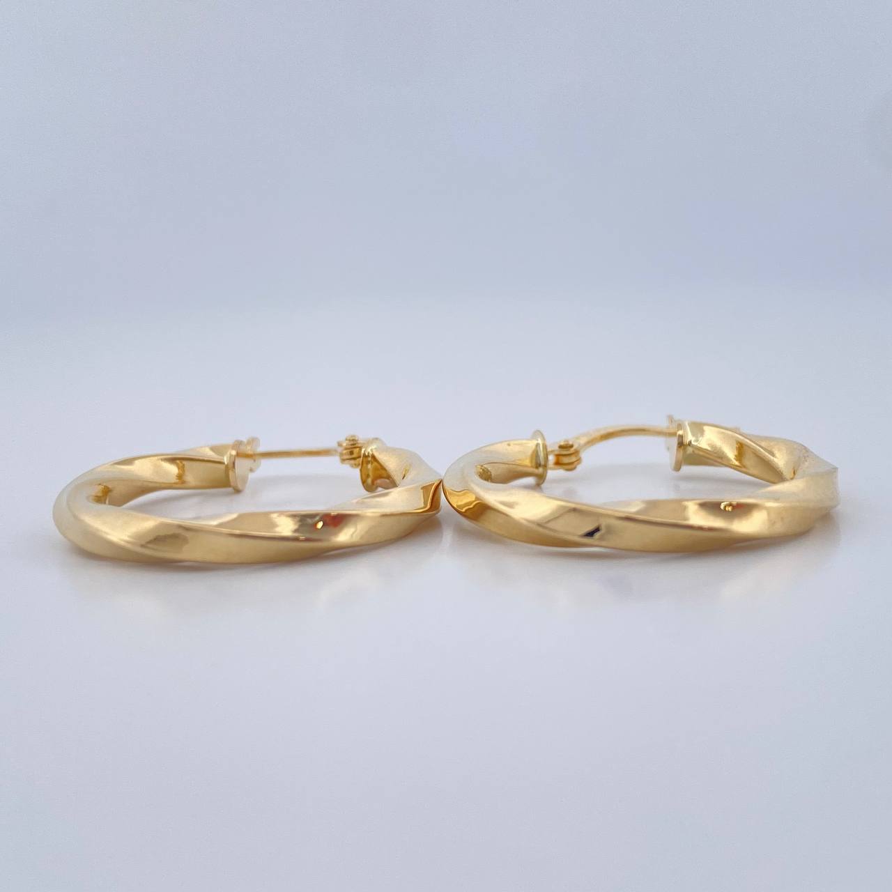 Candongas Kari 2.2gr / 1 in / Oro Amarillo 18K $