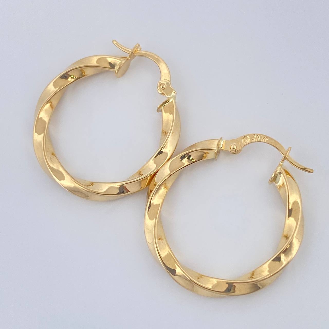 Candongas Kari 2.2gr / 1 in / Oro Amarillo 18K $