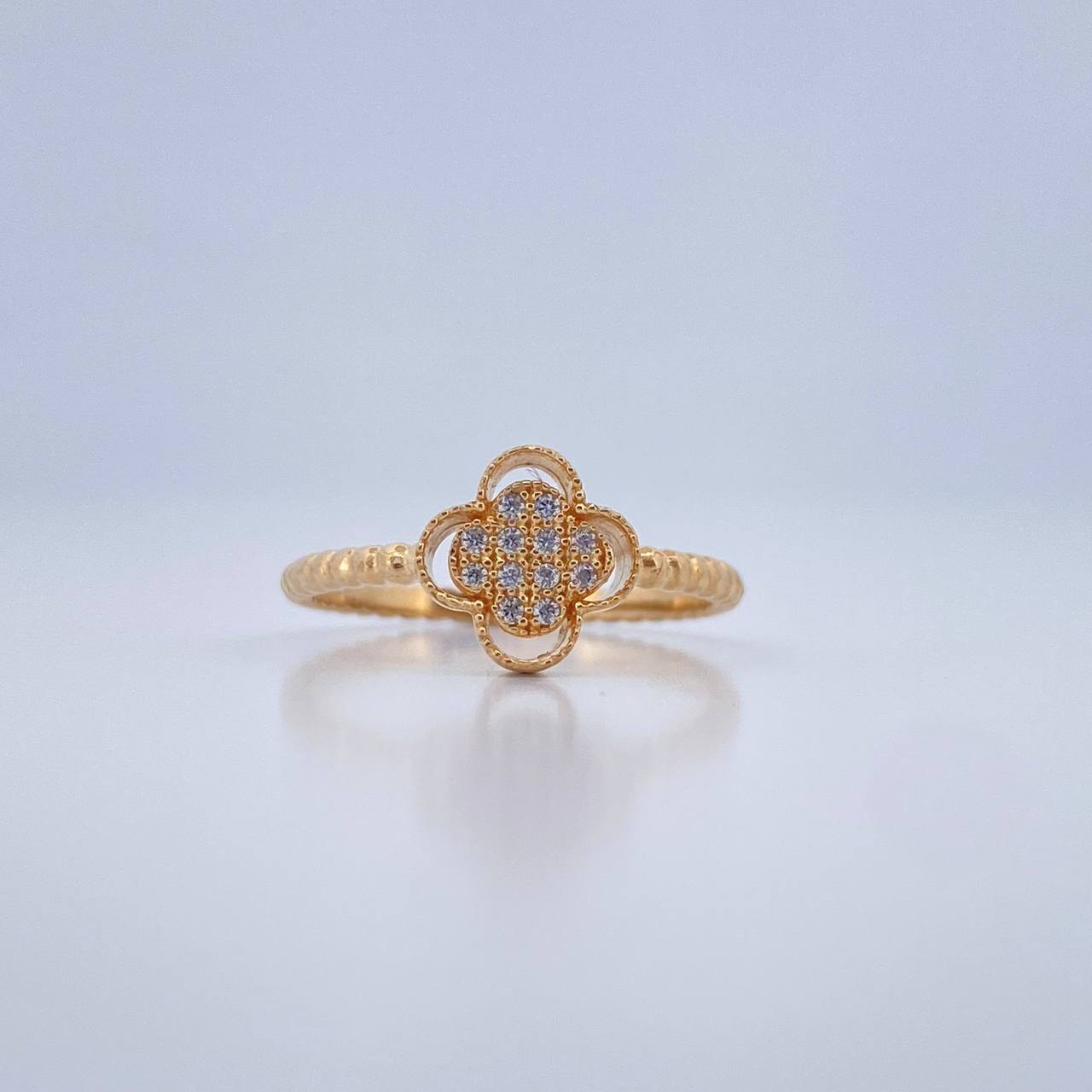 Anillo Trebol 1.95gr / T6 / Oro Amarillo 18K $