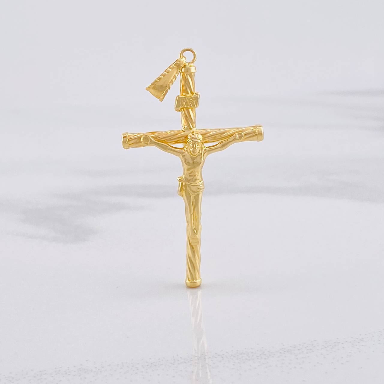 Dije Cruz Cristo 1.6g / 2 in Oro Amarillo 18K