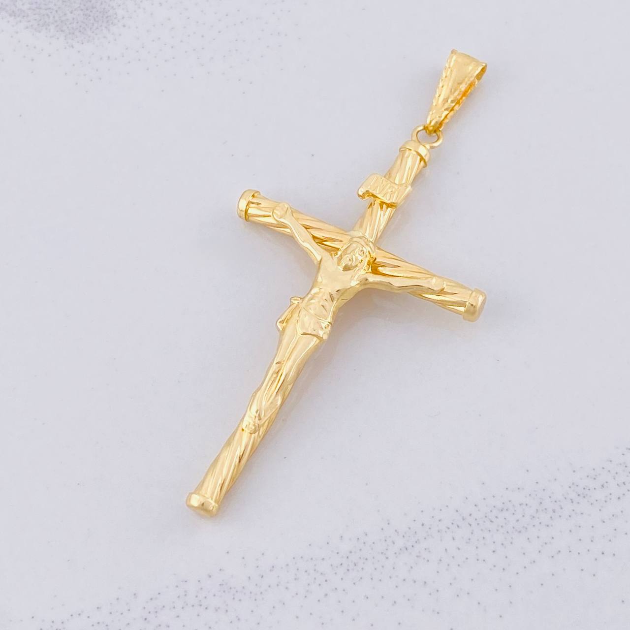 Dije Cruz Cristo 1.6g / 2 in Oro Amarillo 18K