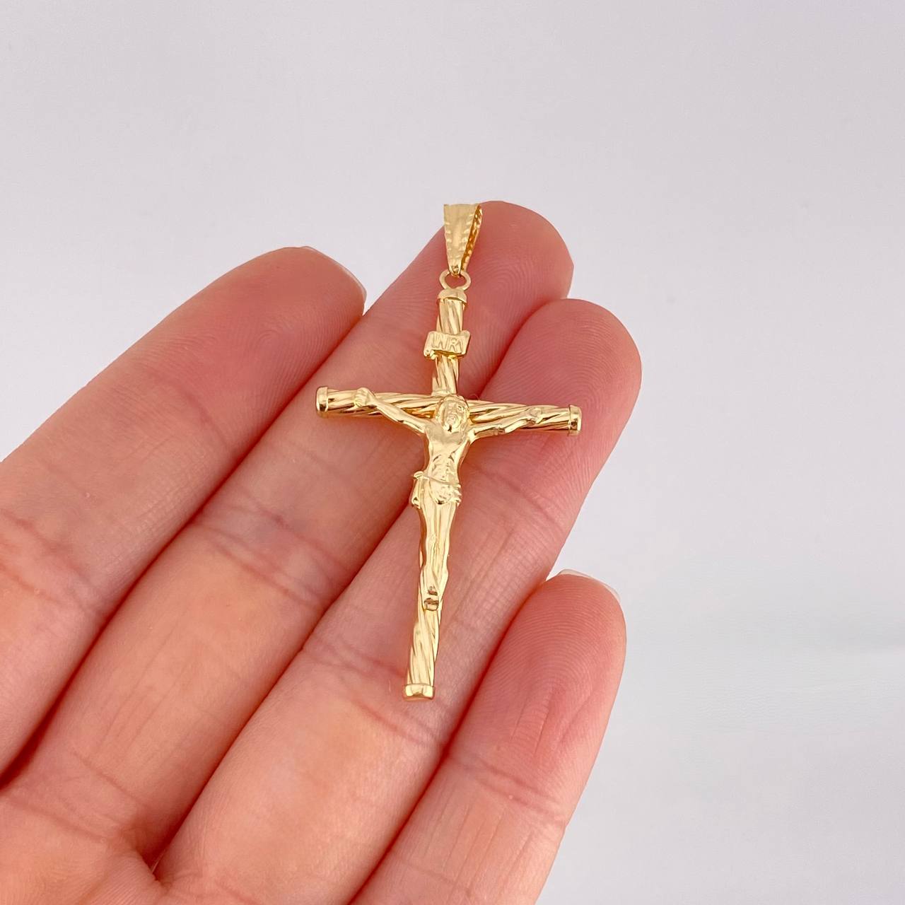 Dije Cruz Cristo 1.6g / 2 in Oro Amarillo 18K