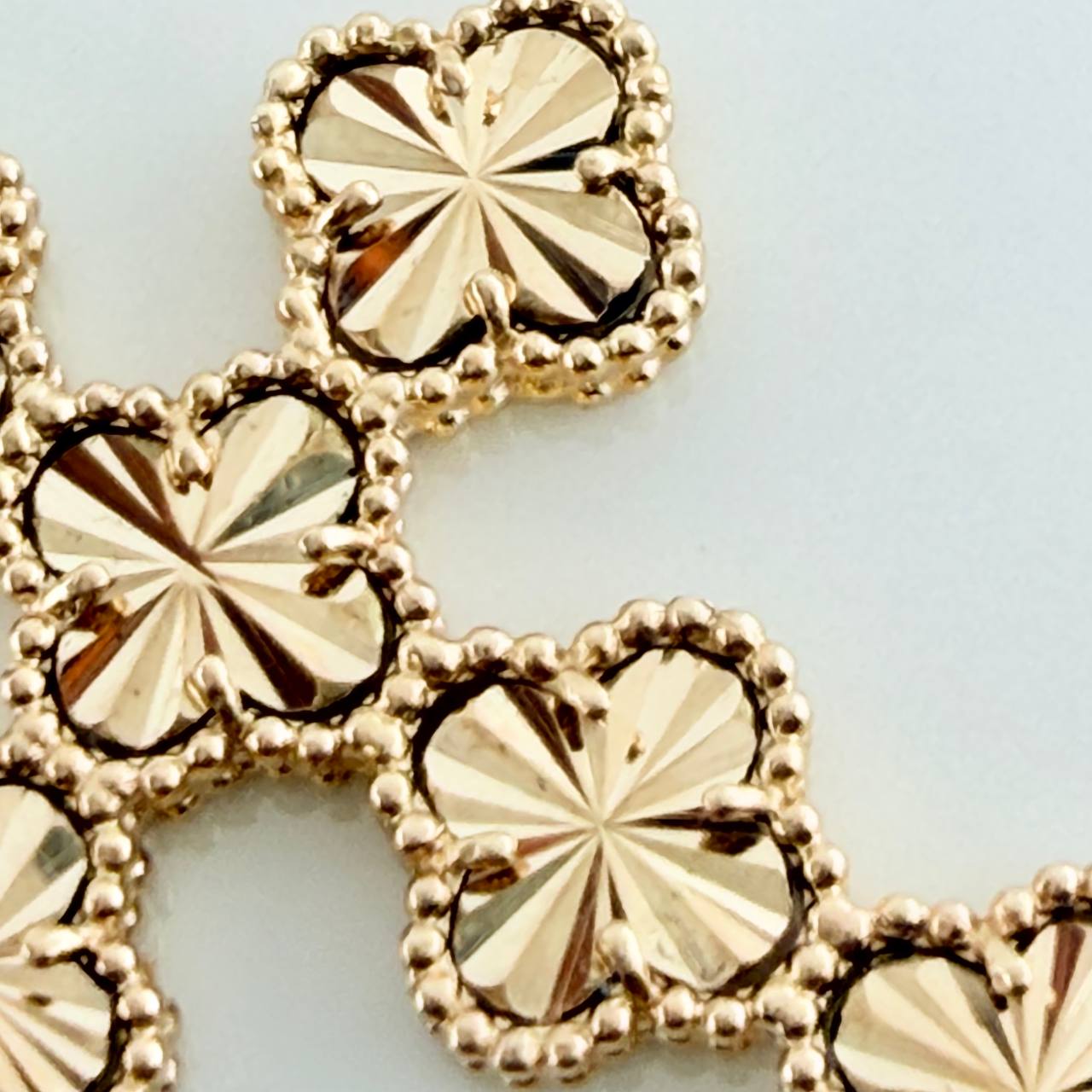 Clover Cross Pendant 4.4gr / 1 1/2 in / Yellow Gold Nac.Esp. 18K $