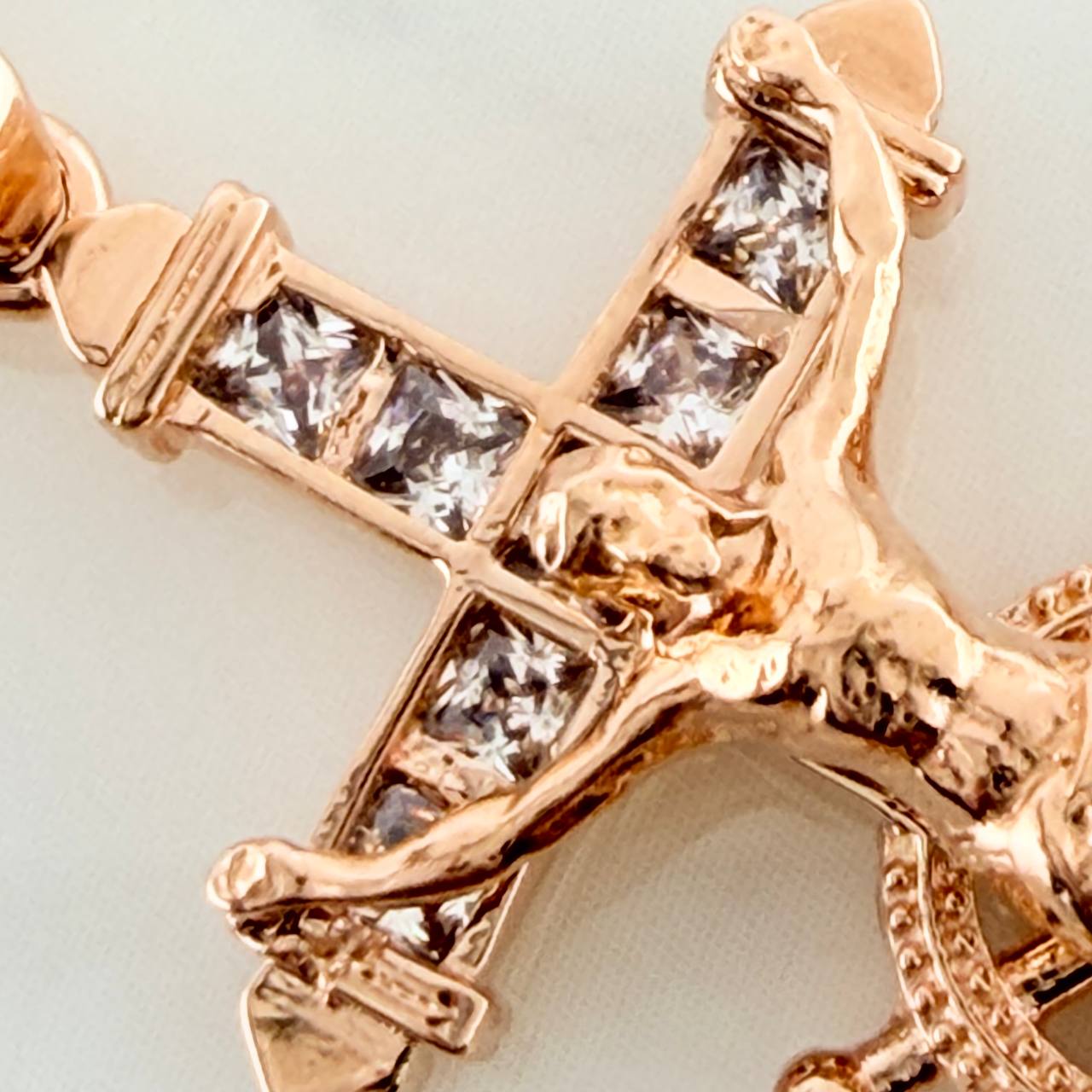 Dije Cruz Cristo Ancla 6.85gr / 1 1/2 in / Oro Rosa 18K $