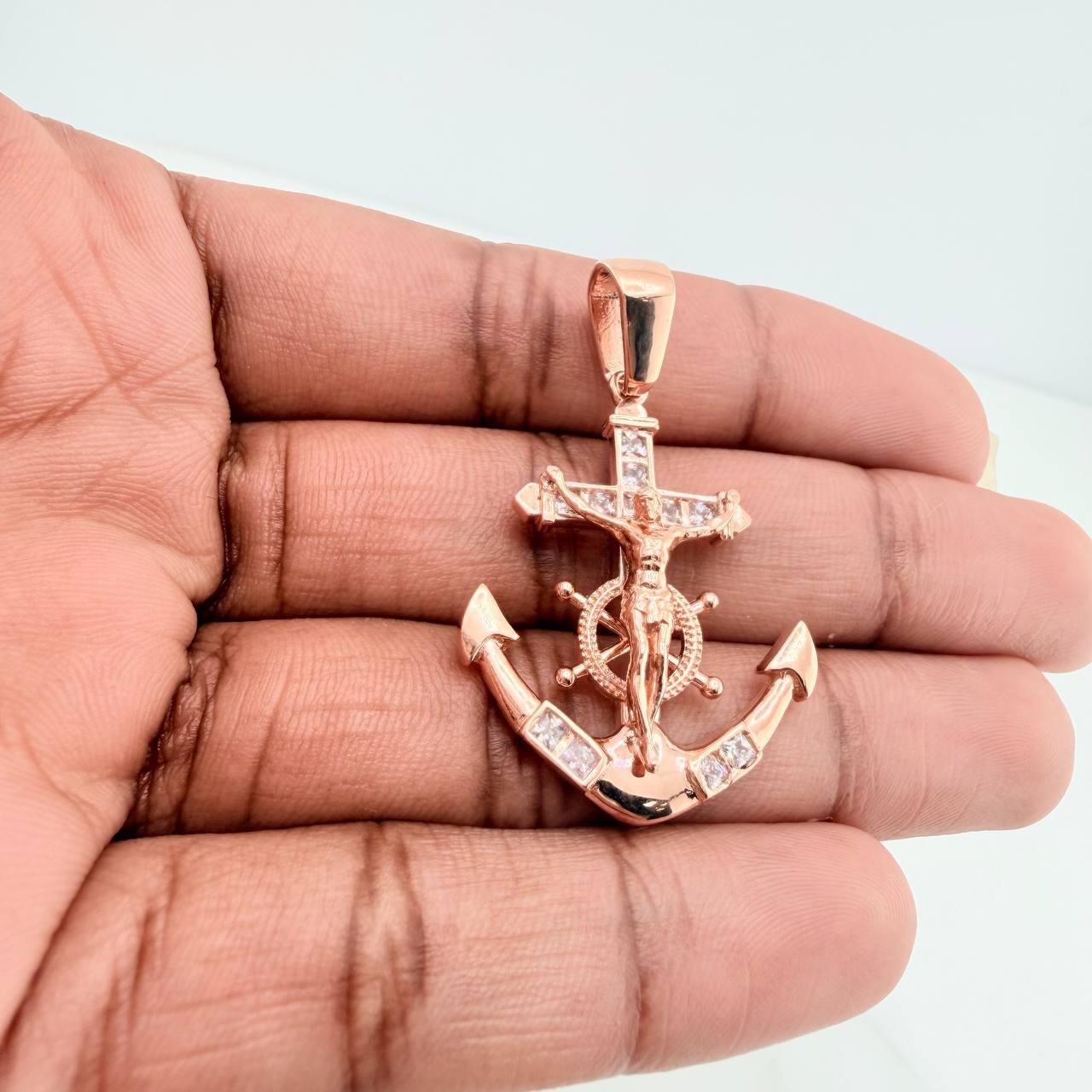 Dije Cruz Cristo Ancla 6.85gr / 1 1/2 in / Oro Rosa 18K $