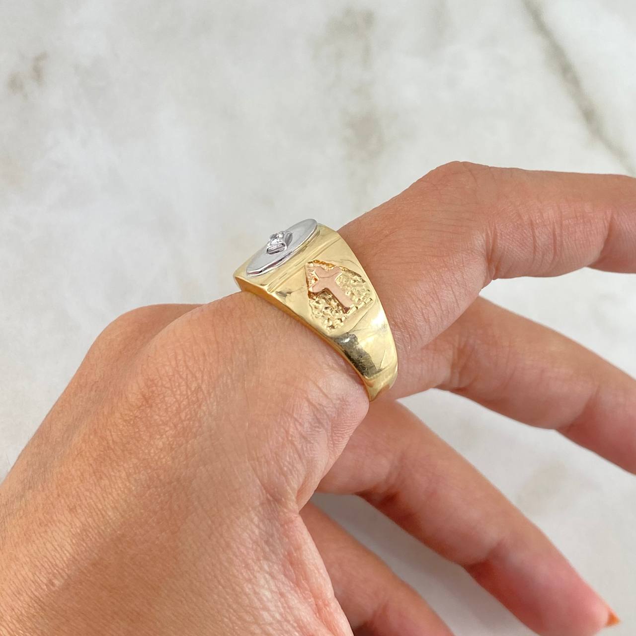 Cross Rhombus Ring 7.6gr / Size 9 3/4 / White Zircons Three Golds