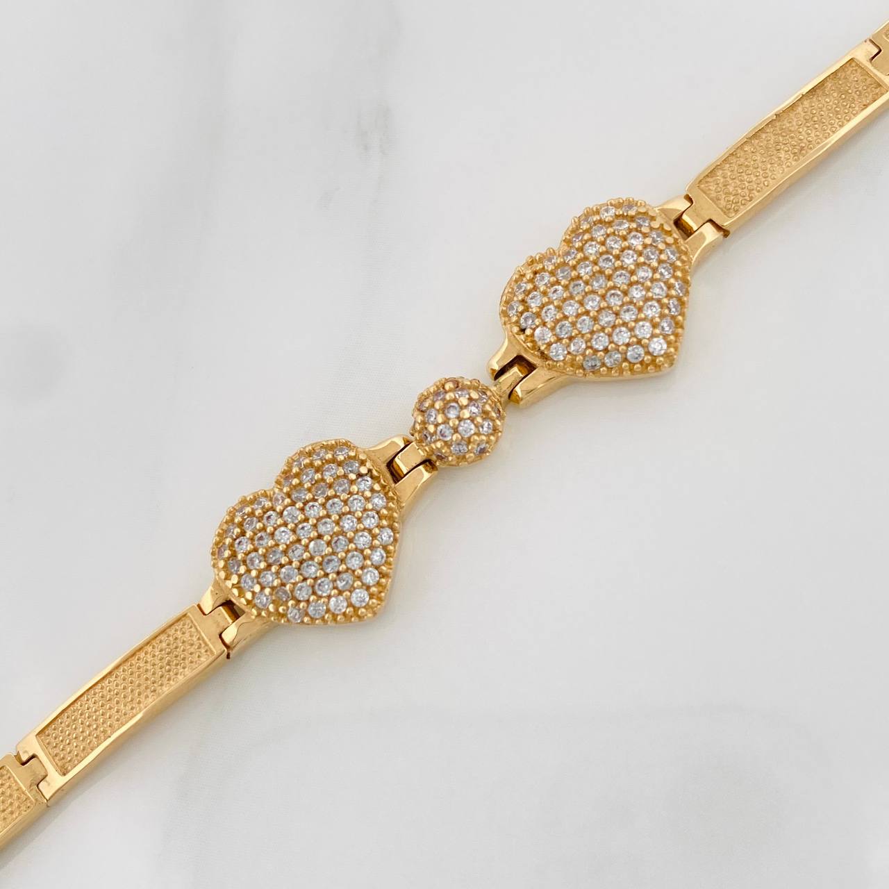 Reticulated Hearts Bracelet 11.4gr / 6 1/2 in / 18K Yellow Gold $