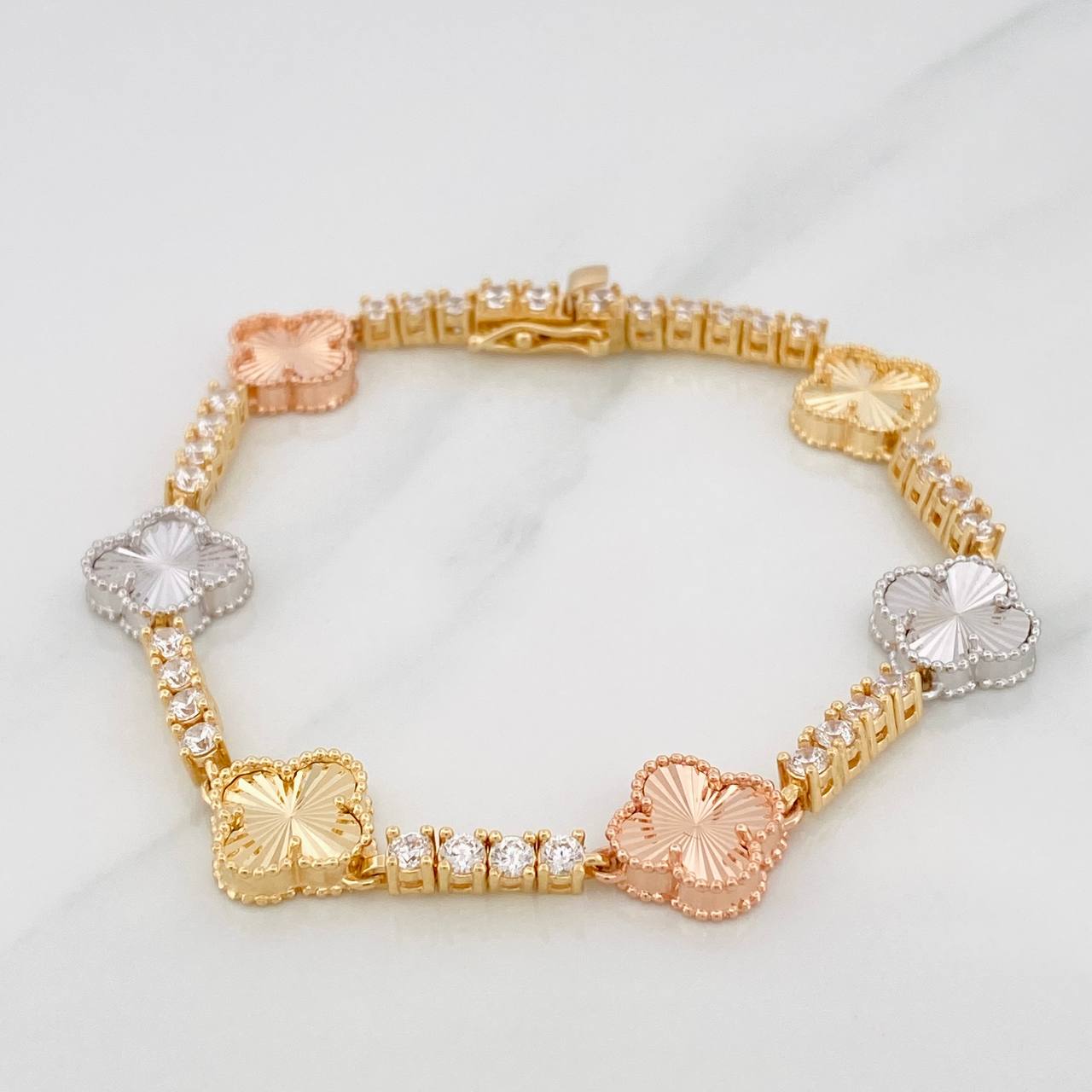 Tennis Clover Bracelet 15.95gr / 7 1/4 in / 18K Special National Three Golds $