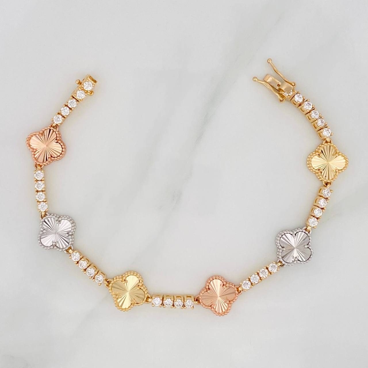 Tennis Clover Bracelet 15.95gr / 7 1/4 in / 18K Special National Three Golds $