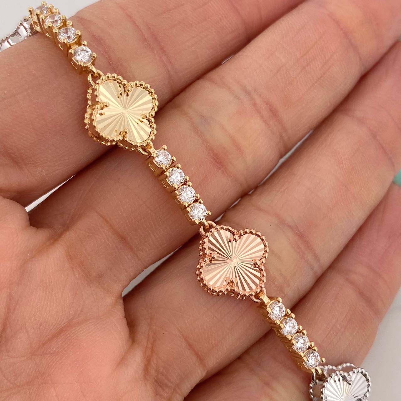 Bracelet Clover Bracelet Tennis 15.25 g / 7 3/4 in / 3.05 mm Three Golds 18K