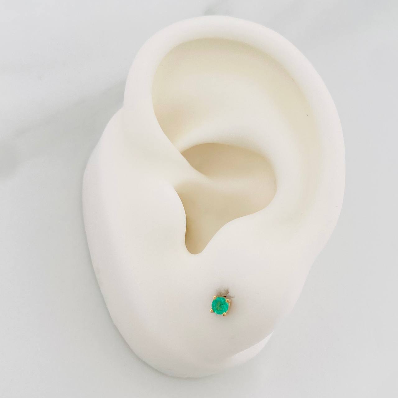 Topos Cuatro Garras Esmeraldas 15Pts 0.6gr / 2.8mm Oro Amarillo 18K &