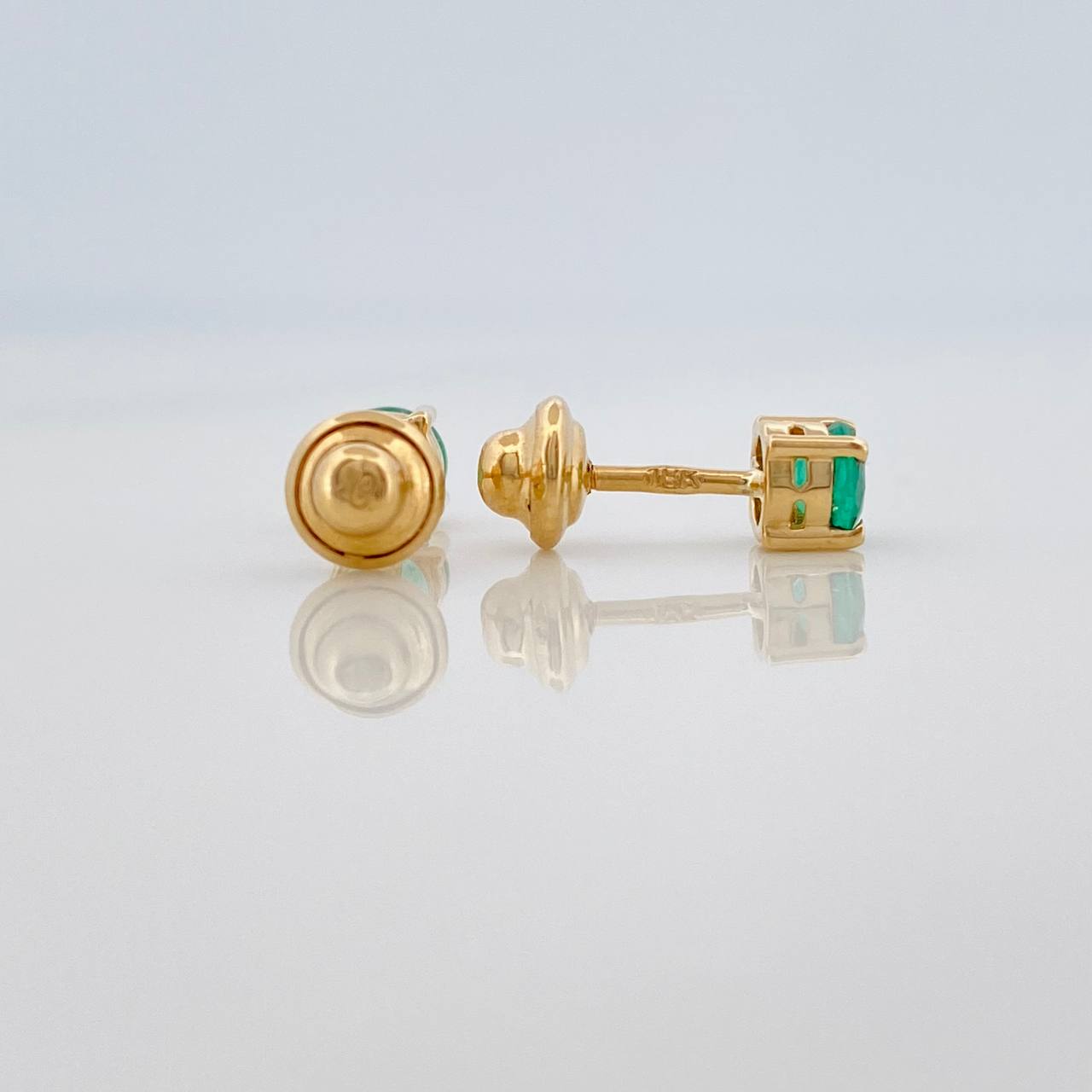 Four-Prong Emerald Stud Earrings 64Pts 1gr / 4.27mm 18K Yellow Gold &