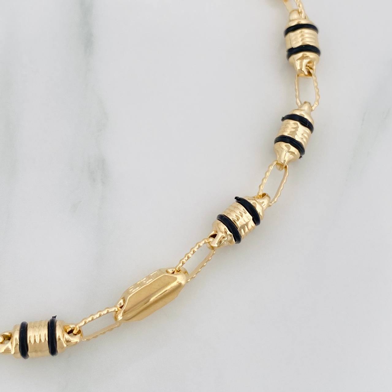 Pulso Rustico Tribal 5.2g / 8 3/4 in / 4.6mm Oro Amarillo 18K