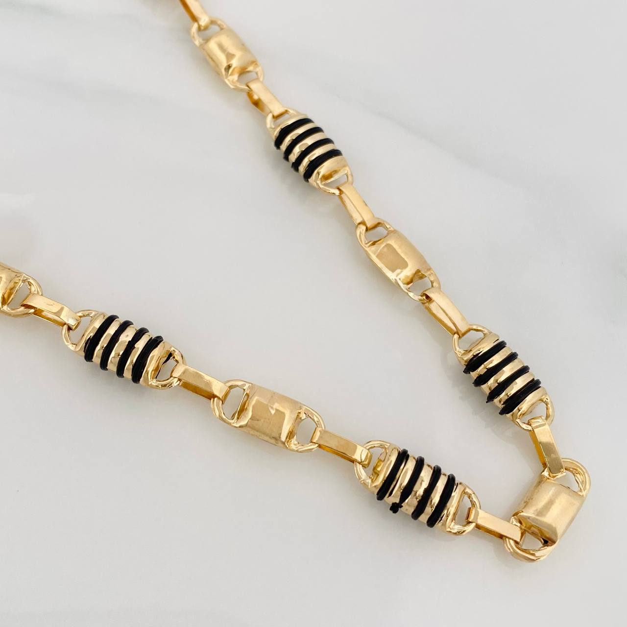 Cadena Rustica Barril 19.9g / 26 in / 5.4mm Oro Amarillo 18K