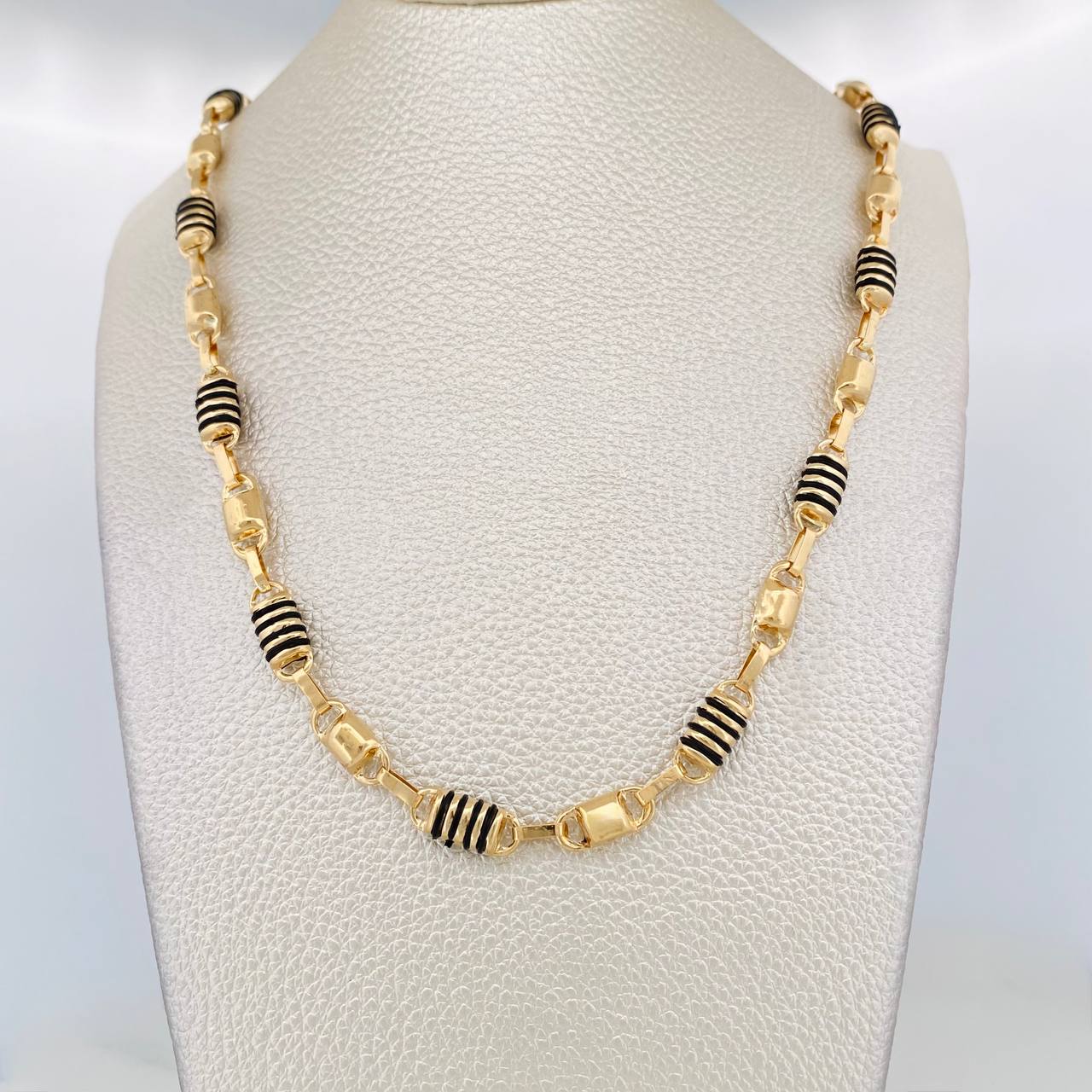 Cadena Rustica Barril 19.9g / 26 in / 5.4mm Oro Amarillo 18K